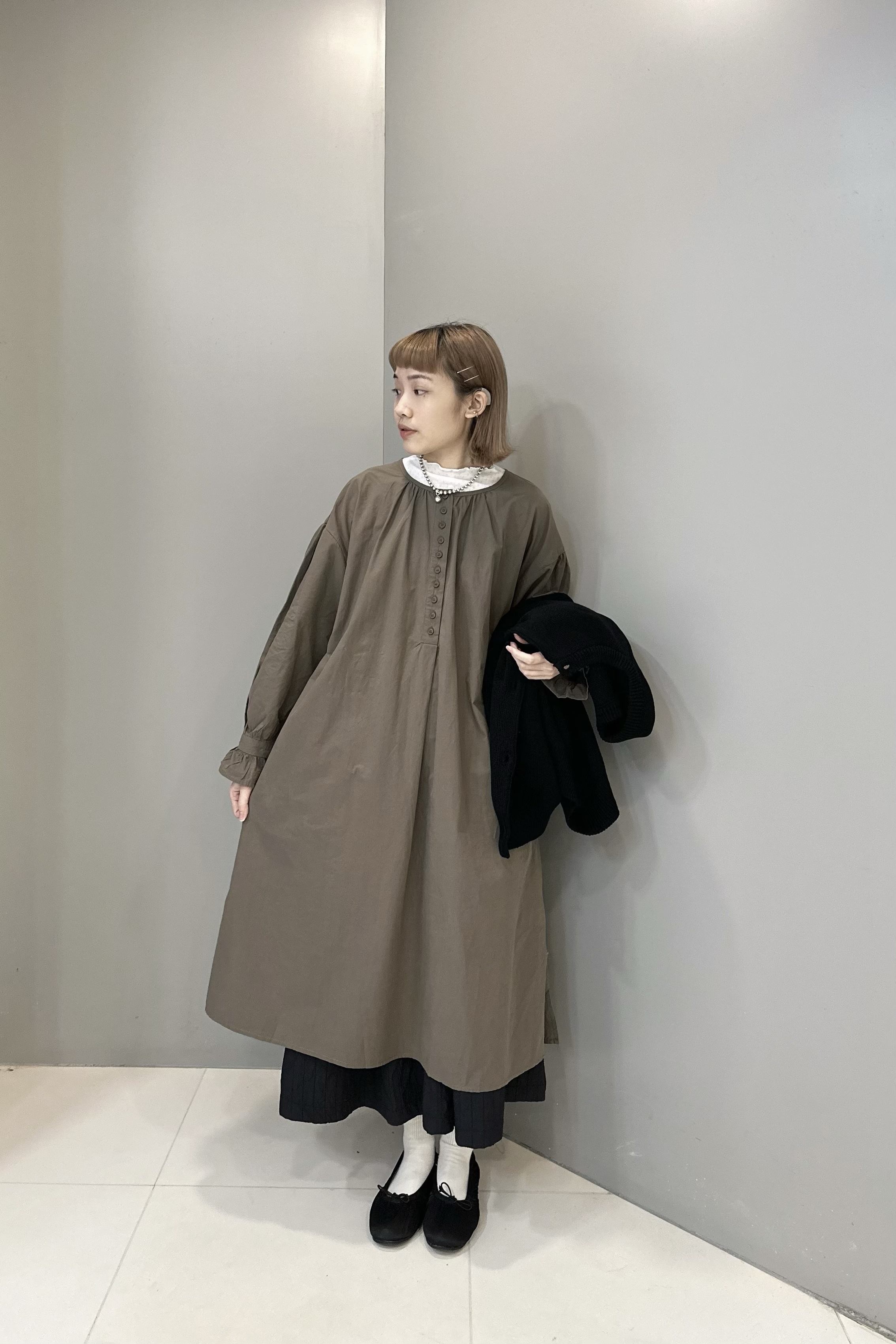 圓領多鈕扣寬版洋裝