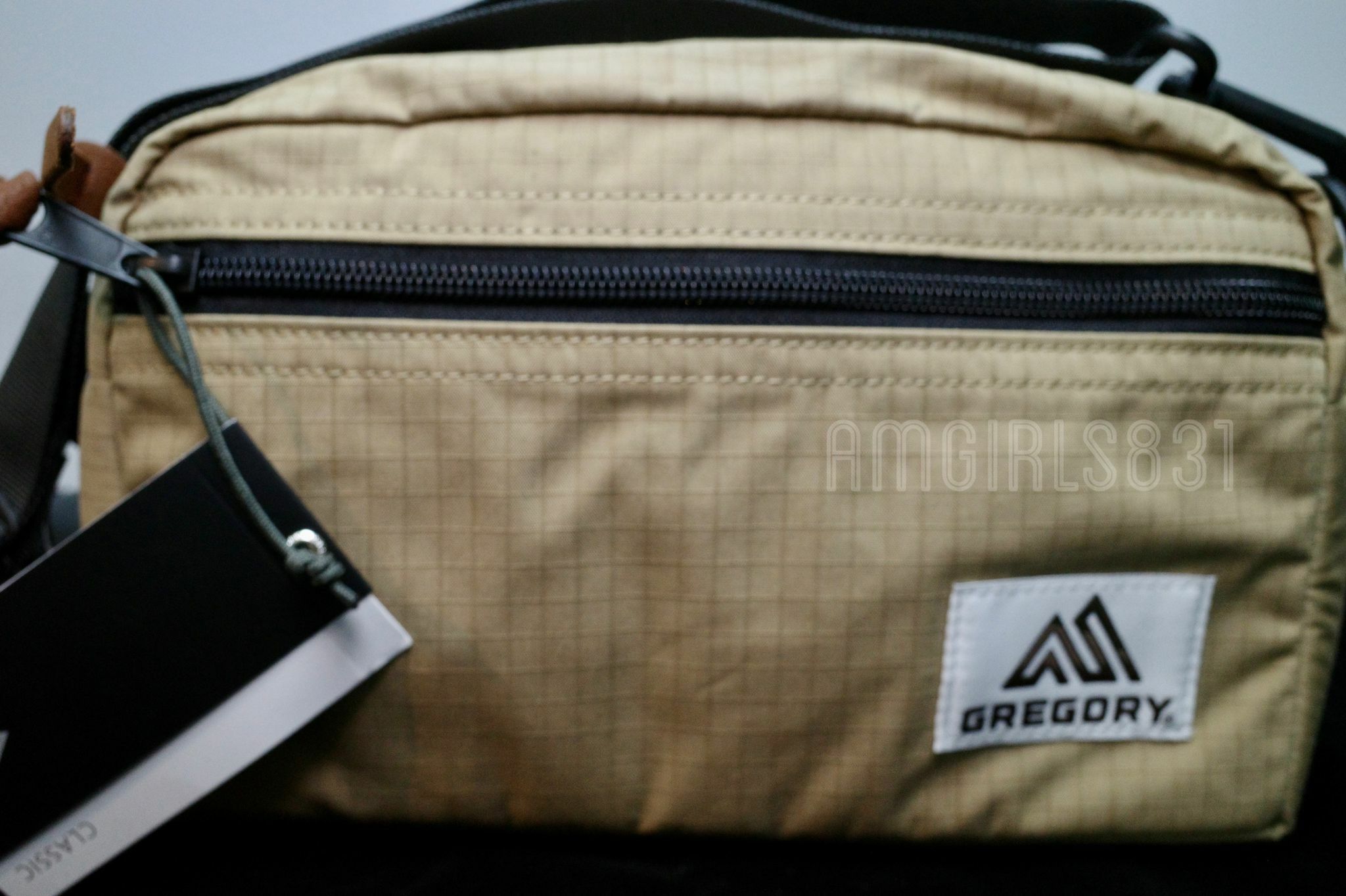 GREGORY PADDED SHOULDER POUCH M Parka Beige