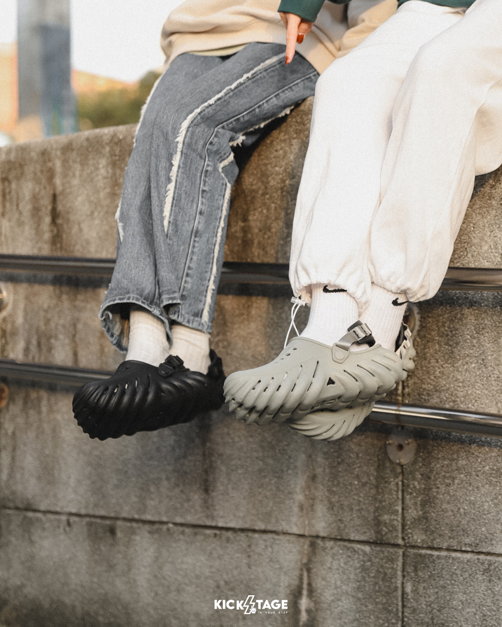 男女鞋 CROCS ENHO CLOG 波波克駱格 黑色 灰色 舒適 洞洞鞋 甜甜圈 涼鞋【207937】