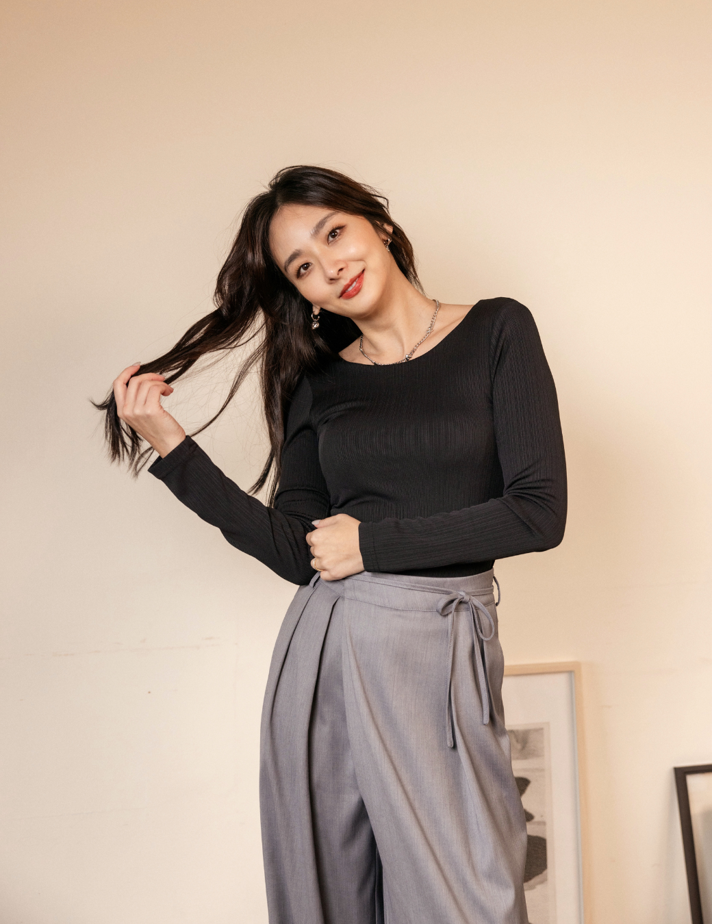 大Ｕ露背長袖BRA TOP上衣（3尺寸/黑色）