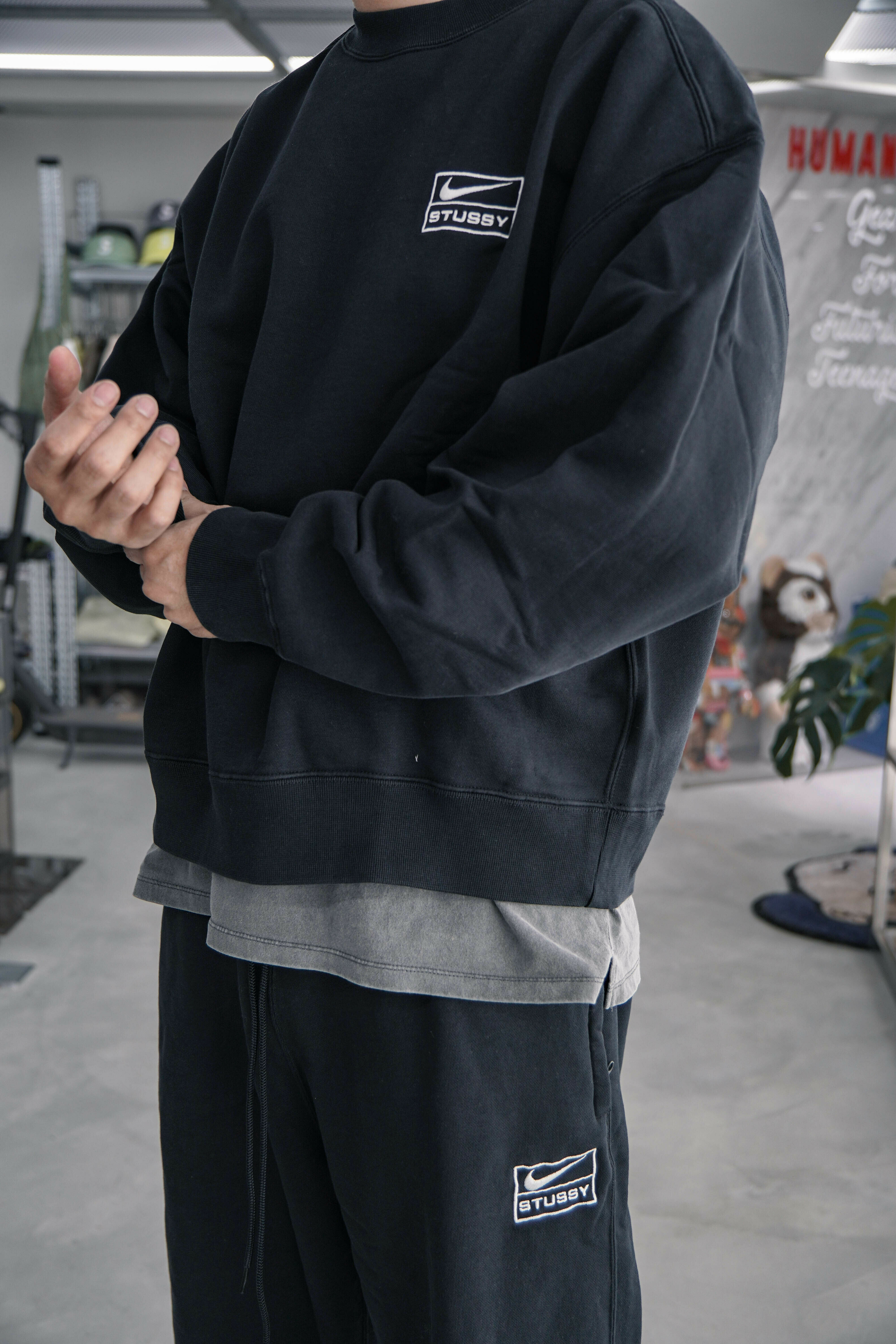 Nike x Stüssy Crew Fleece 電繡大學T 黑色DO5311-010