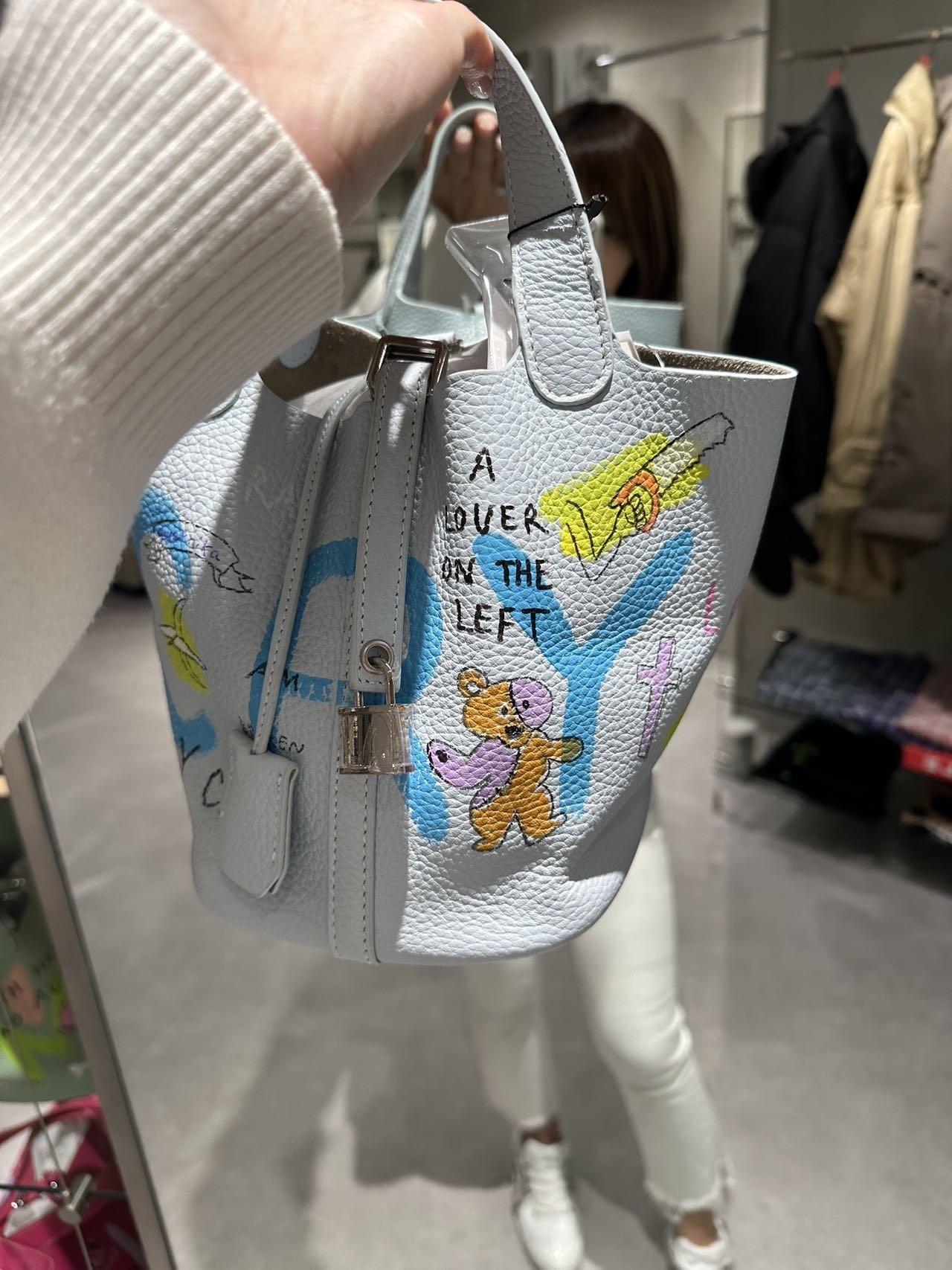 日本hand painting 包包 天藍色小熊魔女款 -M