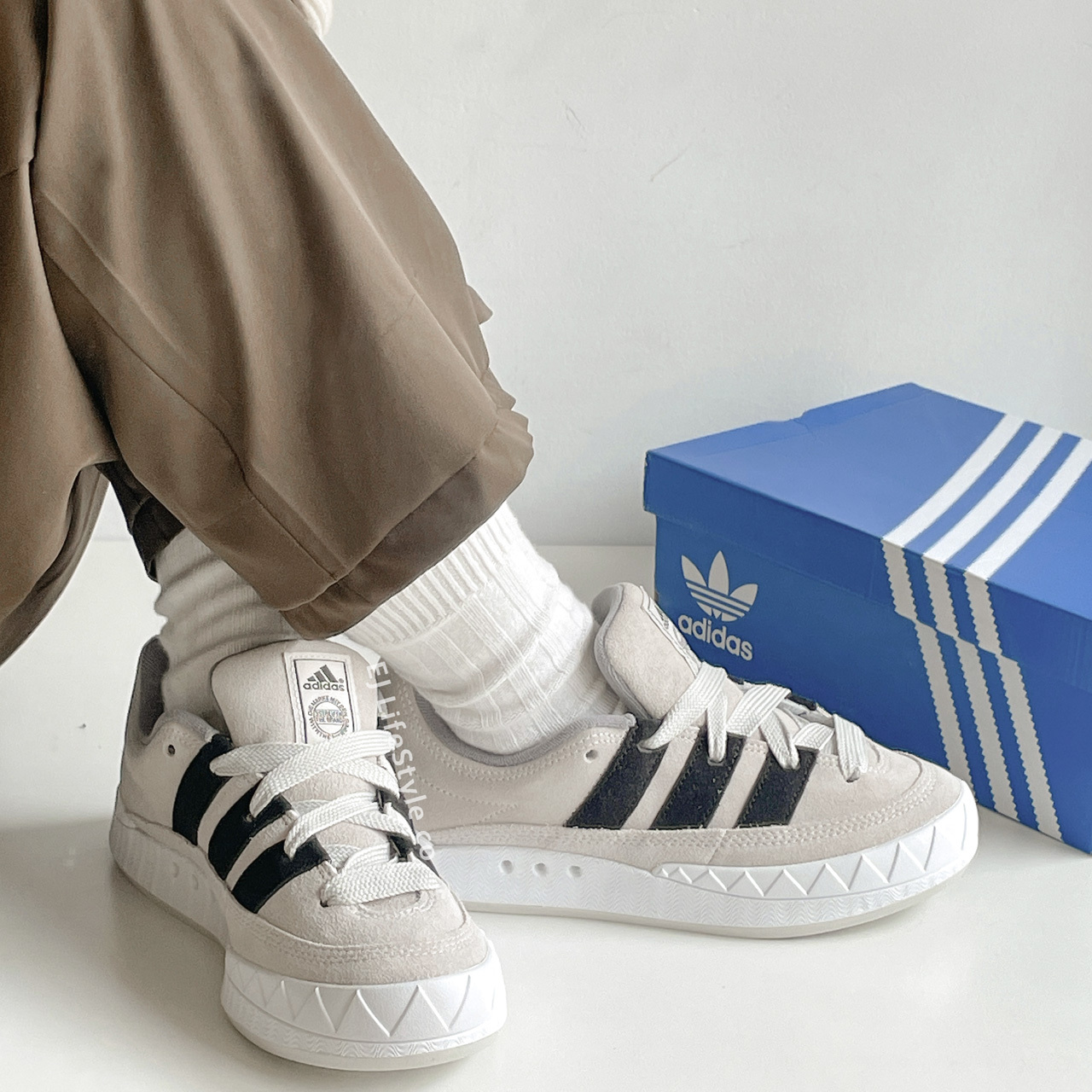 ADIDAS ADIMATIC 麵包鞋 米灰色 麂皮 鯊魚 男鞋 ID8266 / 調貨