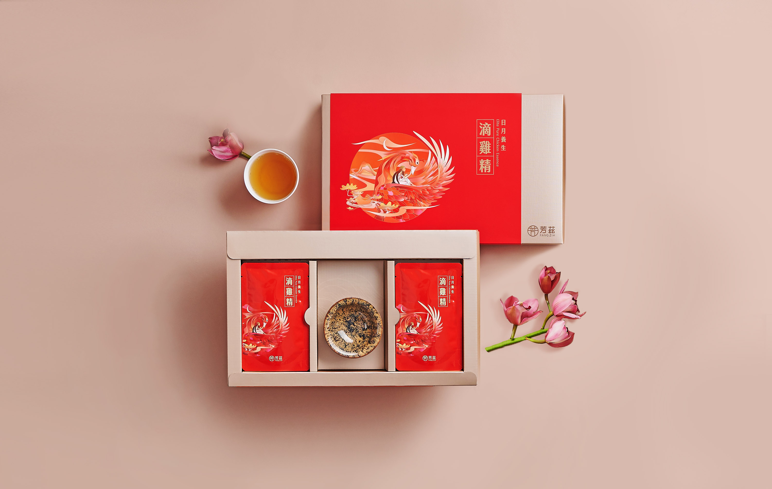 日月養生滴雞精X黑鑽松露中西合璧，飼養90天以上具產銷履歷的健康優質紅羽土雞新鮮滴煉；並透過「蒸氣不回流技術」，達到真正不加一滴水、且完全過濾油脂的高純度全雞精華！憑藉著最高品質，在網路討論區上迅速累積高口碑，不僅是網上各大滴雞精口感