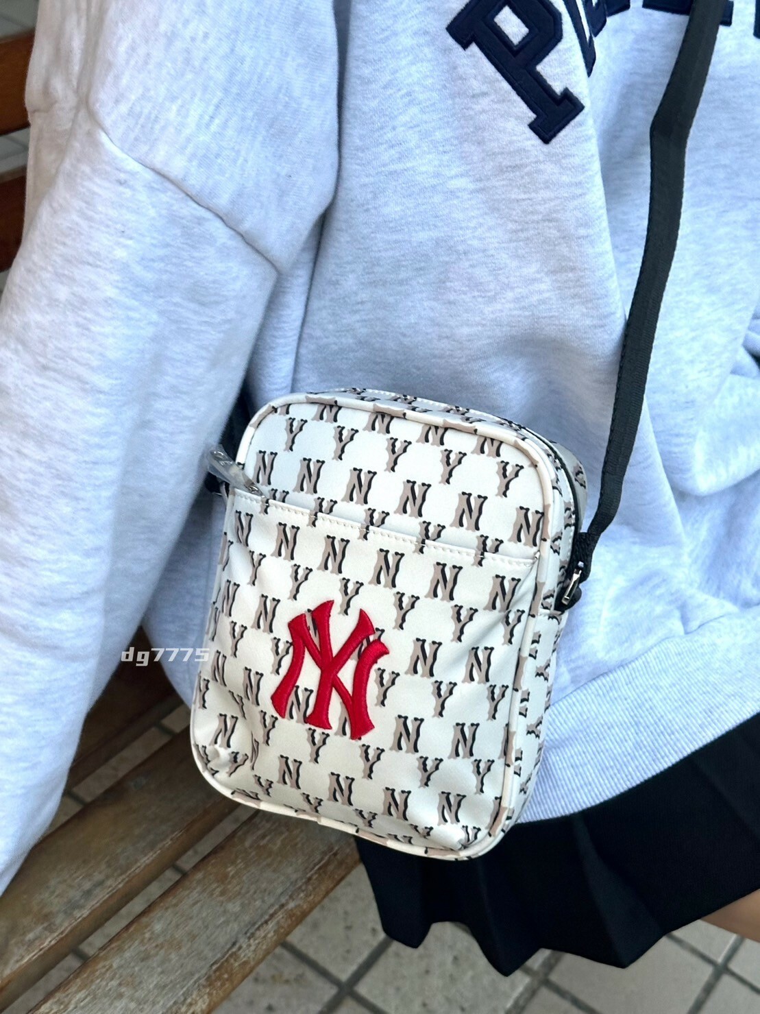 #現貨  MLB 滿版小方包 大容量