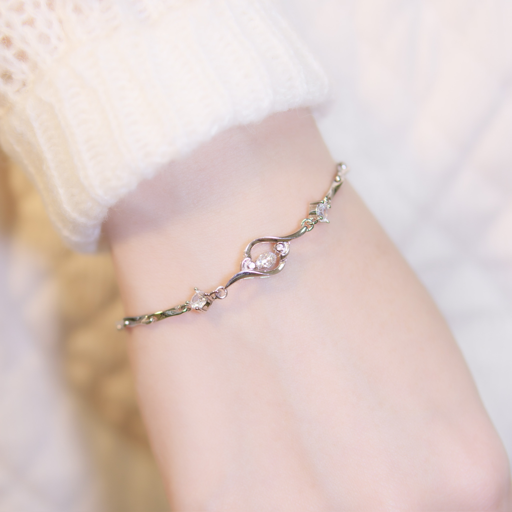 | 925 Silver・White Gold・Rose Gold | Dancing Happiness Circle Bracelet（Silver / Rose Gold） | BR1001 |