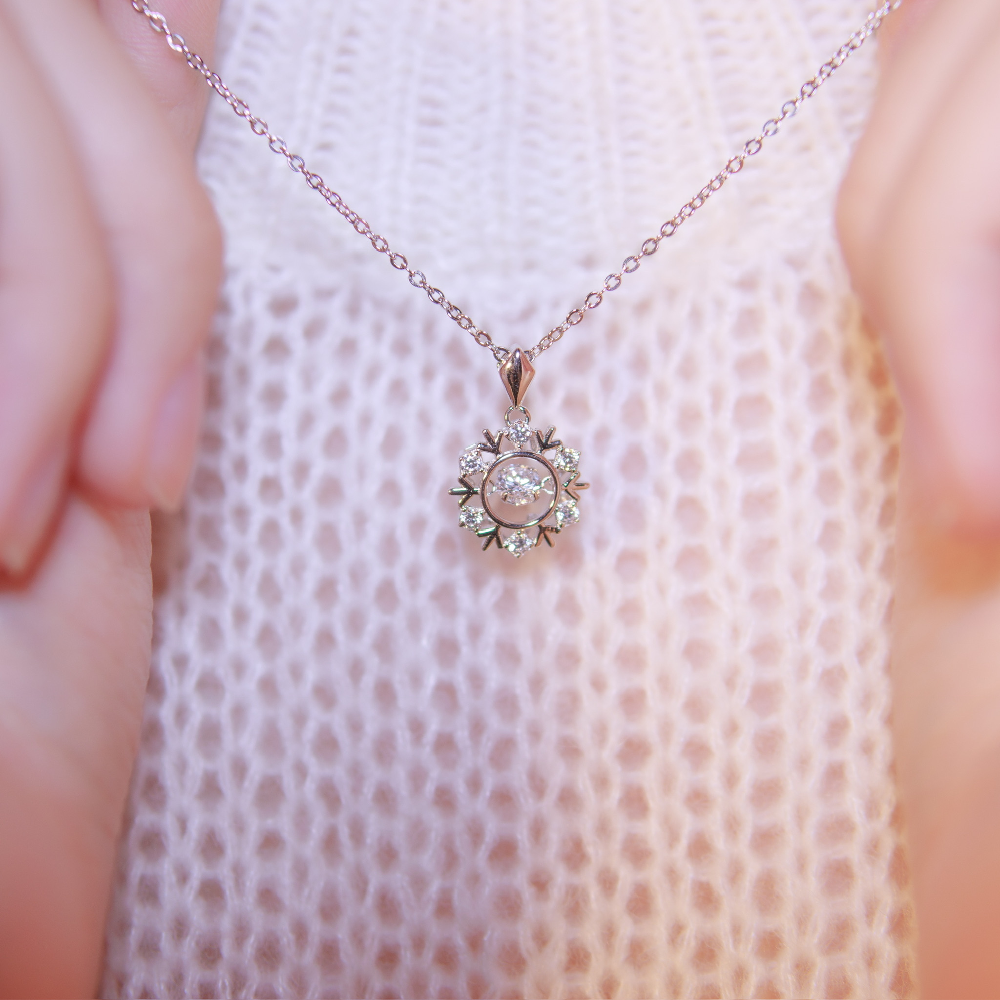 | 925 Silver・ White Gold  | Dancing Snowflake Necklace（White/Blue） | NE1028 |