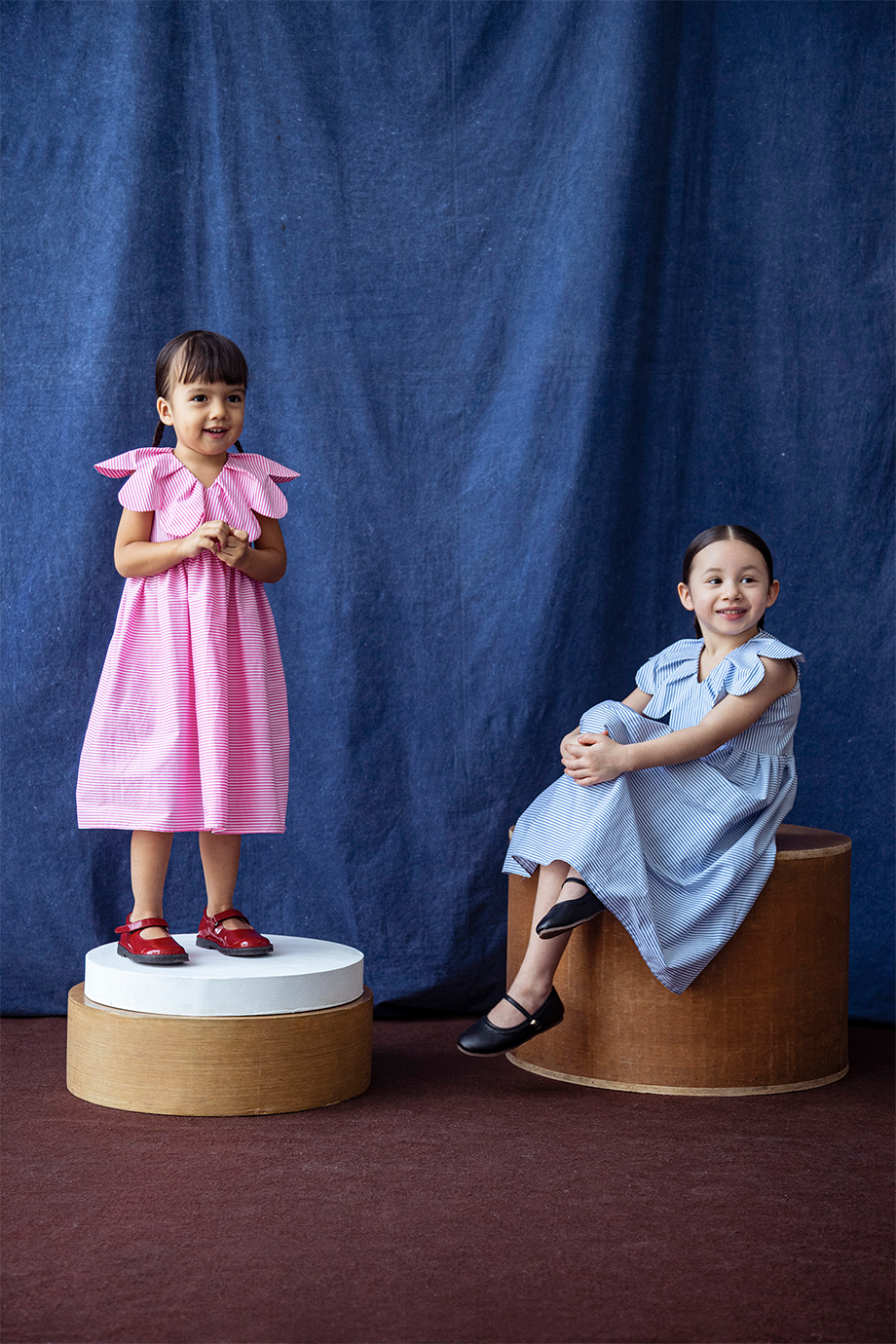 PEGGY HARTANTO｜VIBRATO 花瓣領無袖拼接條紋女童洋裝