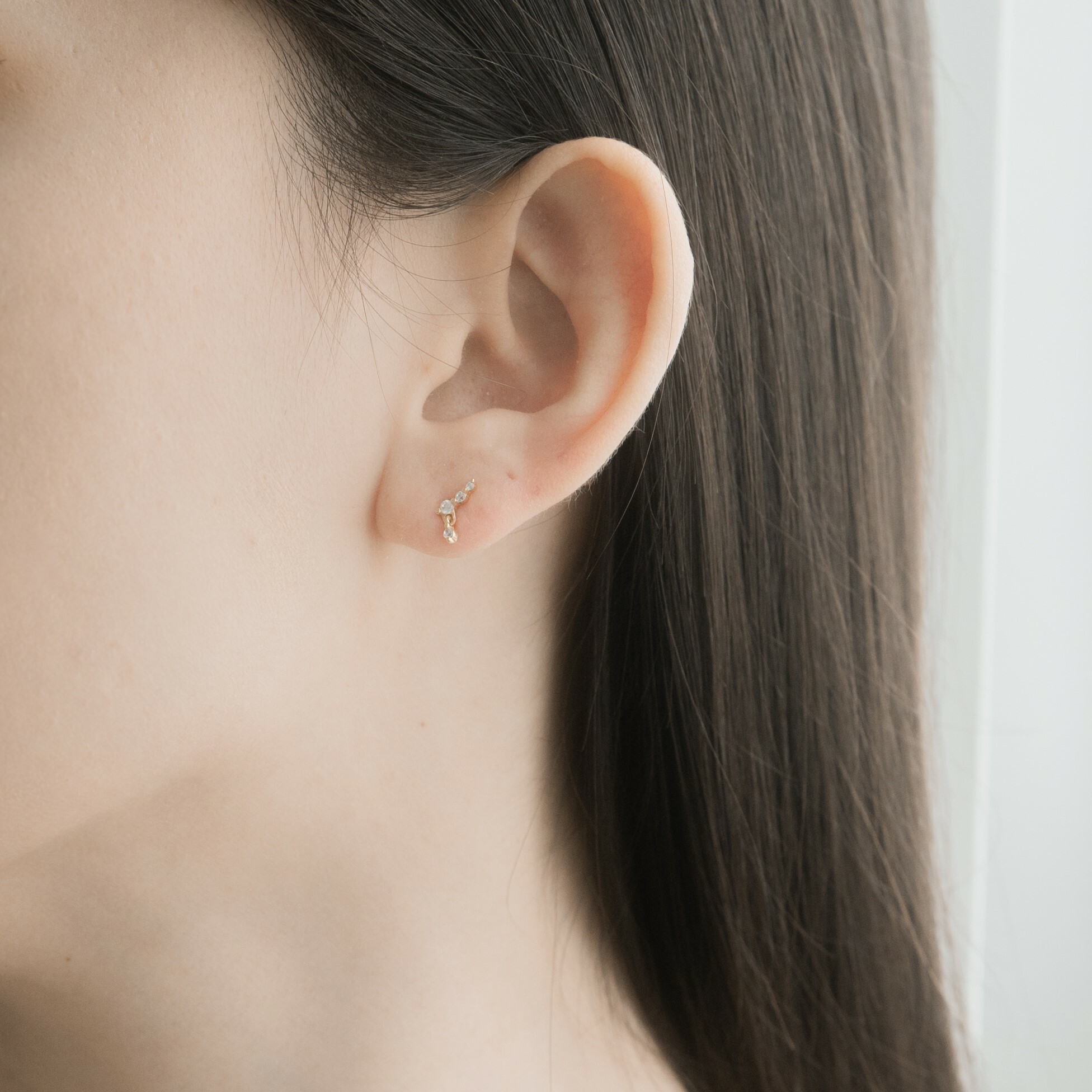 Dangling zircon piercing