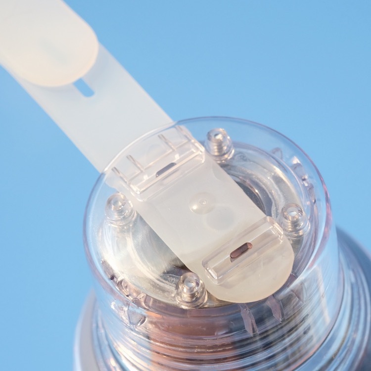 拿來喝水  幫皮膚保濕補水💦  也幫自己的心代謝雜質  變成輕飄飄的☁️