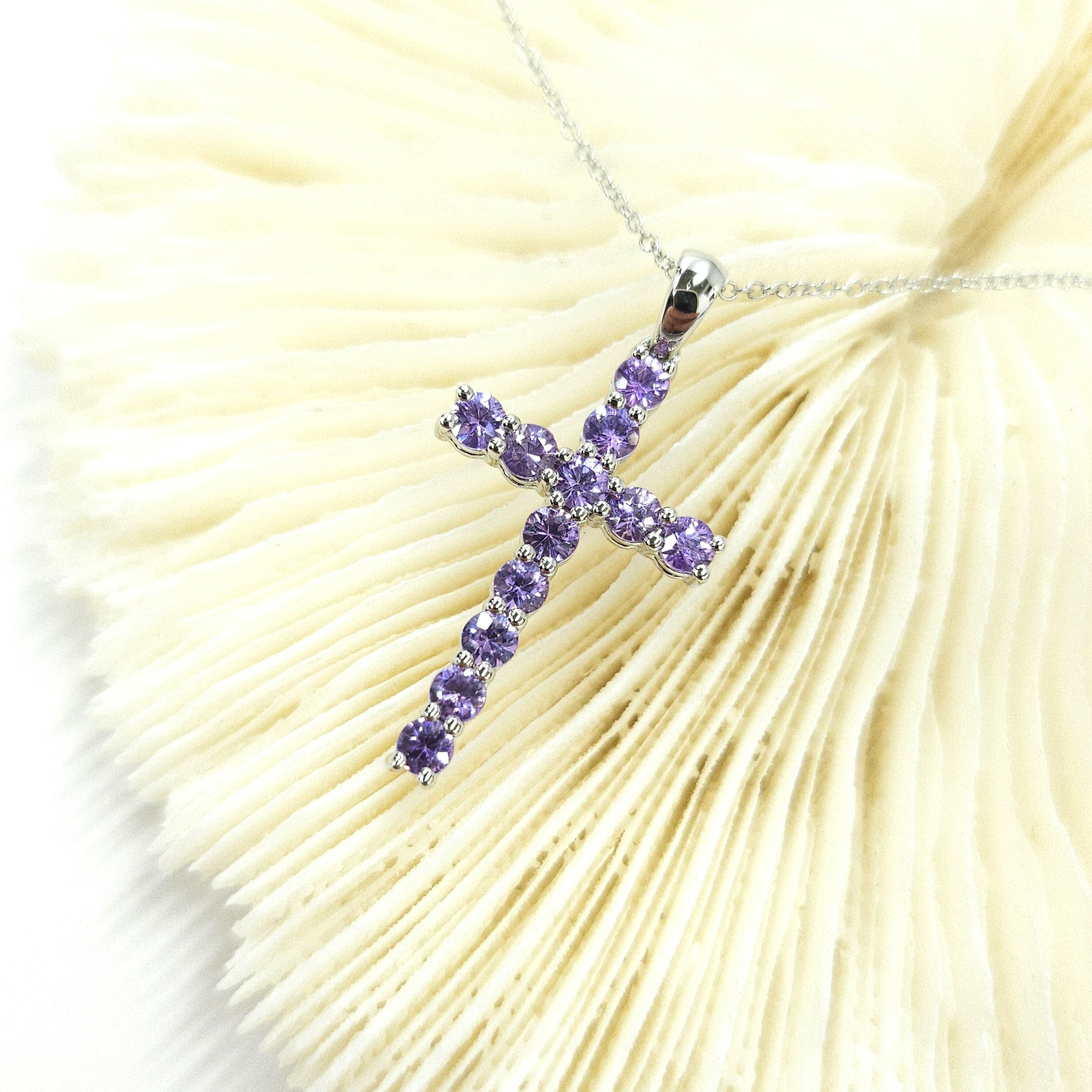 18K White Gold 0.90ct Purple Sapphire Pendant