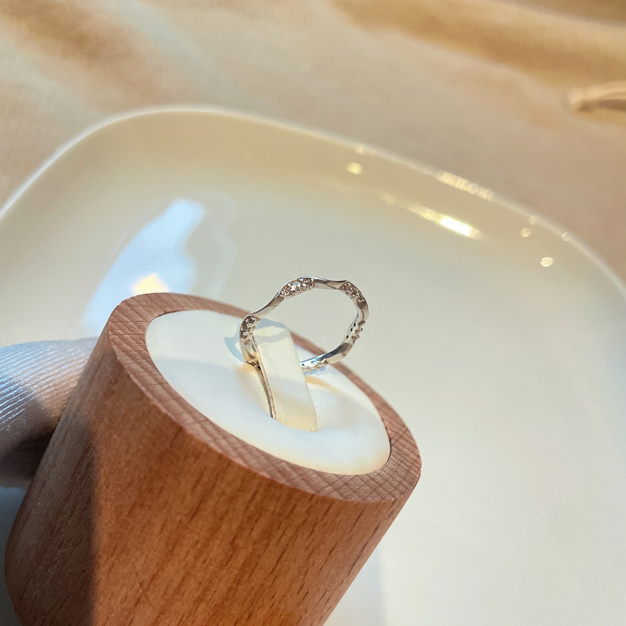 s925純銀”水波紋水鑽戒