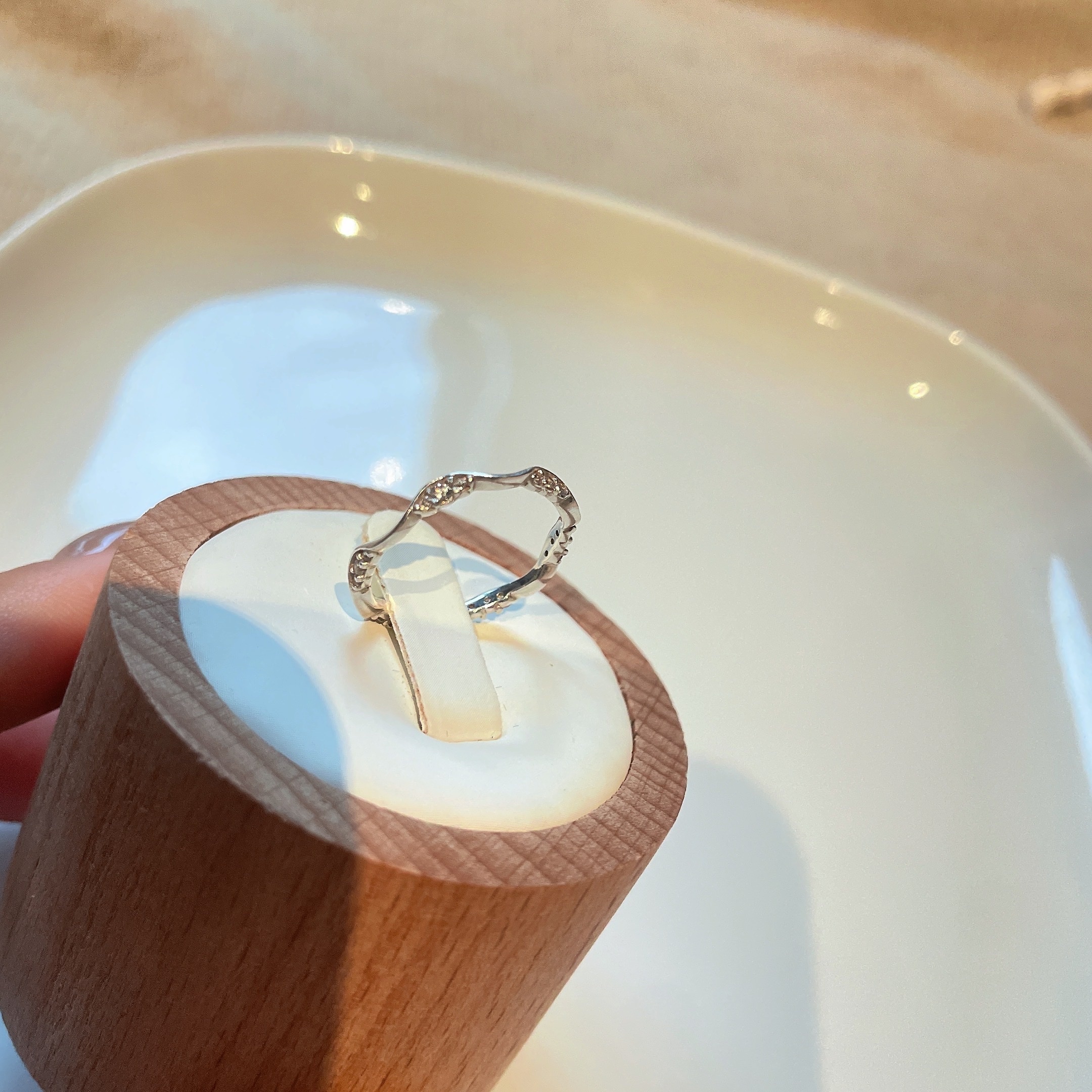 s925純銀”水波紋水鑽戒