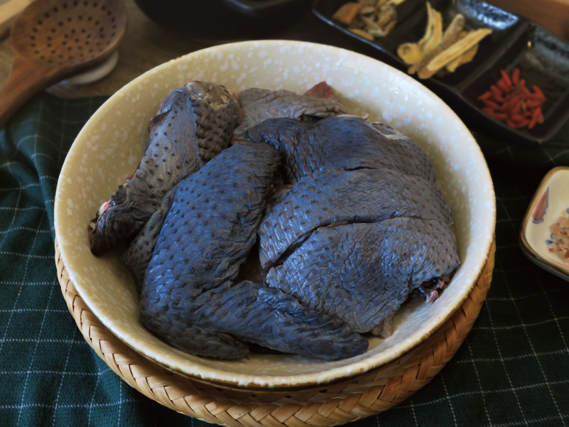 黃金土雞-烏骨雞切塊