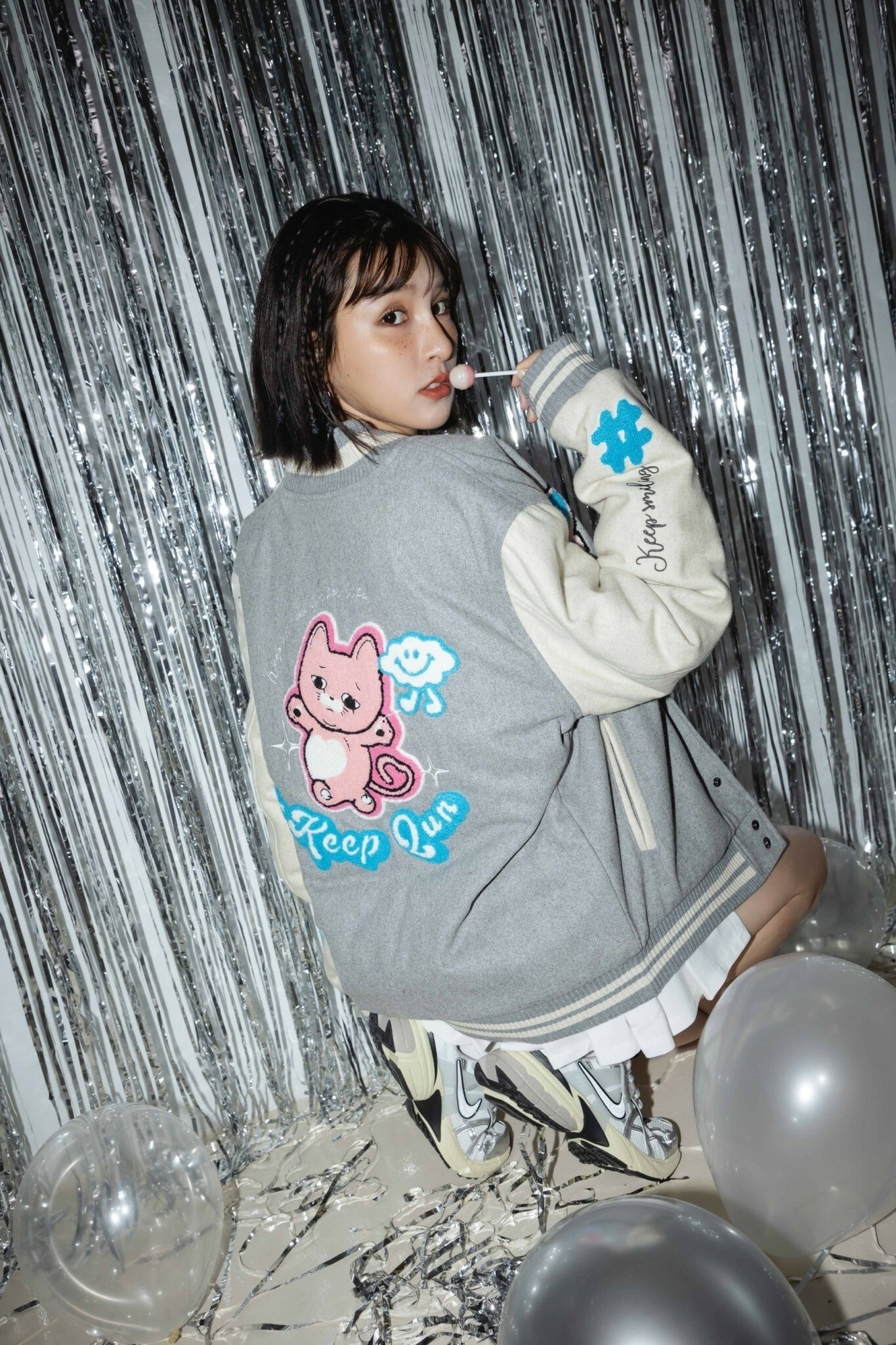 [售出無退換] #KEEP x QUN 峮峮 聯名款 灰色 粉貓 刺繡LOGO 棒球外套【KS196】