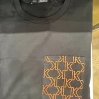 [S] KARL LAGERFELD MONOGRAM POCKET T-SHIRT,BLACK, 23WM1738-999 [FINAL SALE] (SKL874)