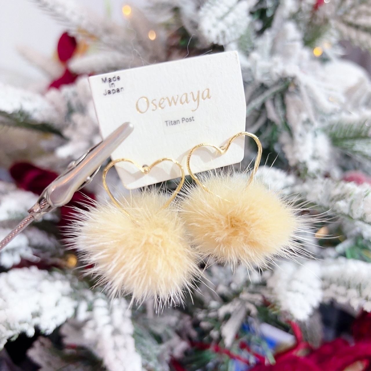 [日本制] 毛毛x金屬心形耳環