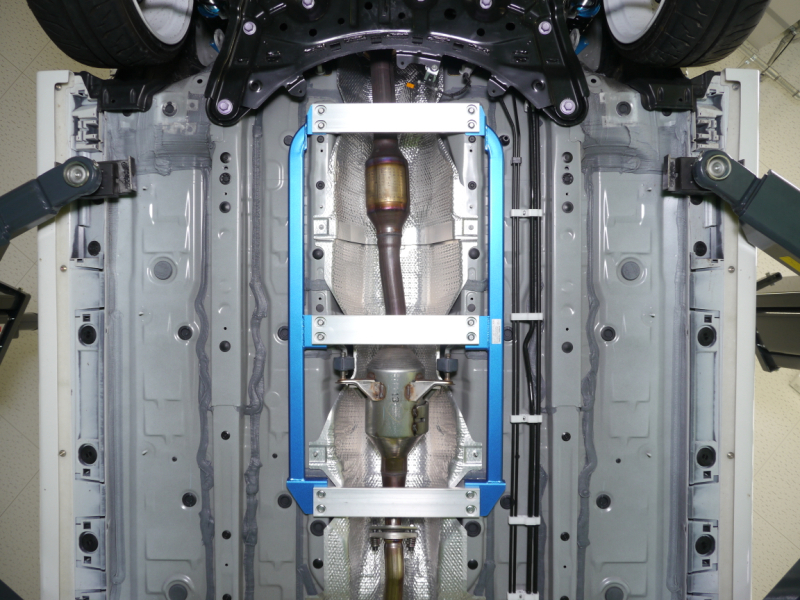 CUSCO POWER BRACE CENTER TOYOTA AURIS/COROLLA SPORT