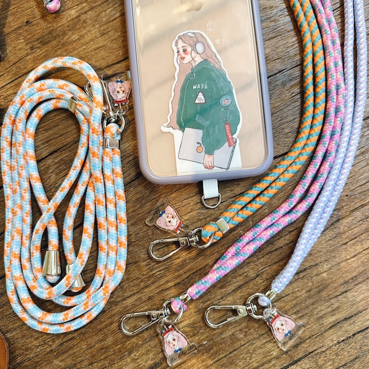 音樂女孩 手機揹帶 手機掛繩 附夾片 甜蜜生活手機繩｜甜蜜生活