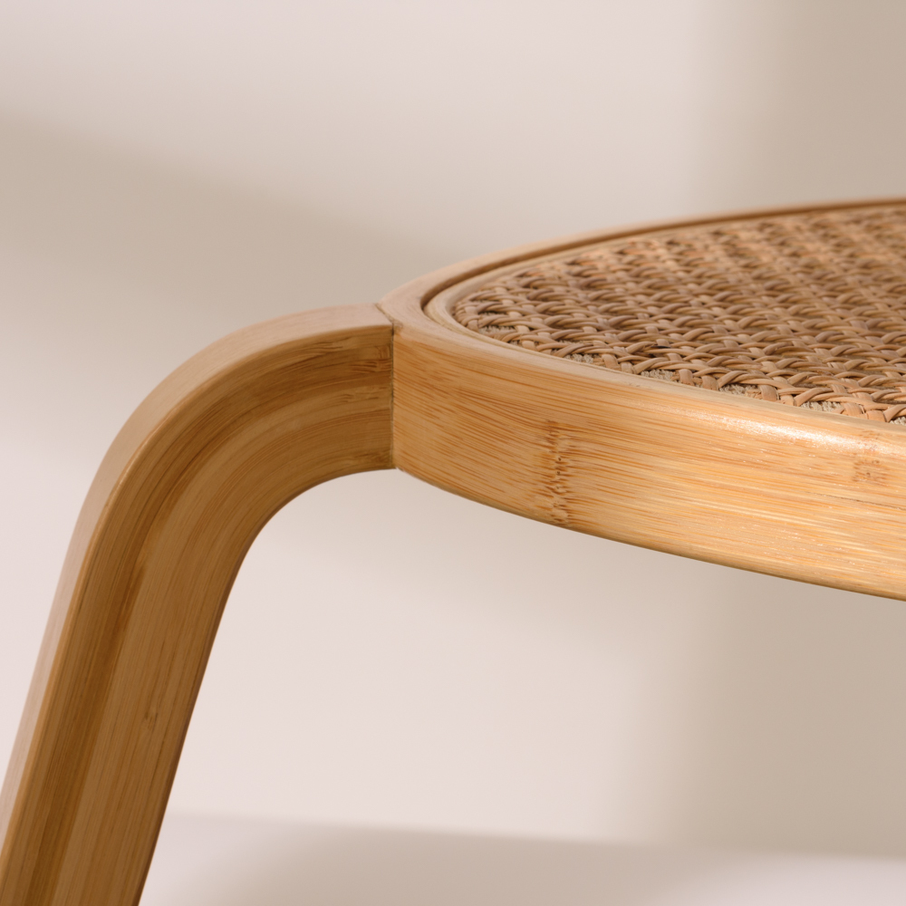 TRIRO搖凳的彎曲竹藝與真藤椅面細節