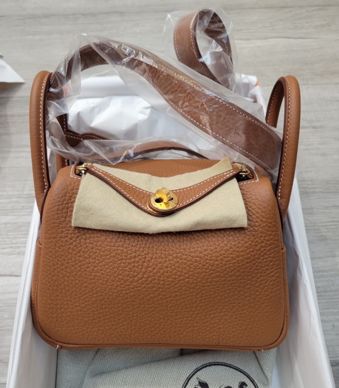HERMES Mini Lindy 37 Gold CC 金棕 金扣
