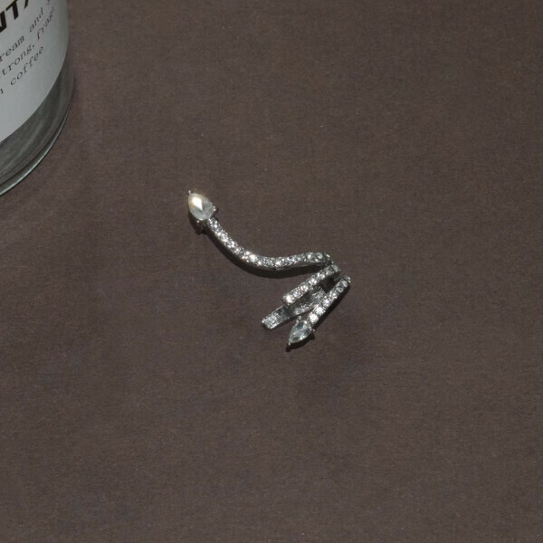 High-end snake-shaped ear cuff