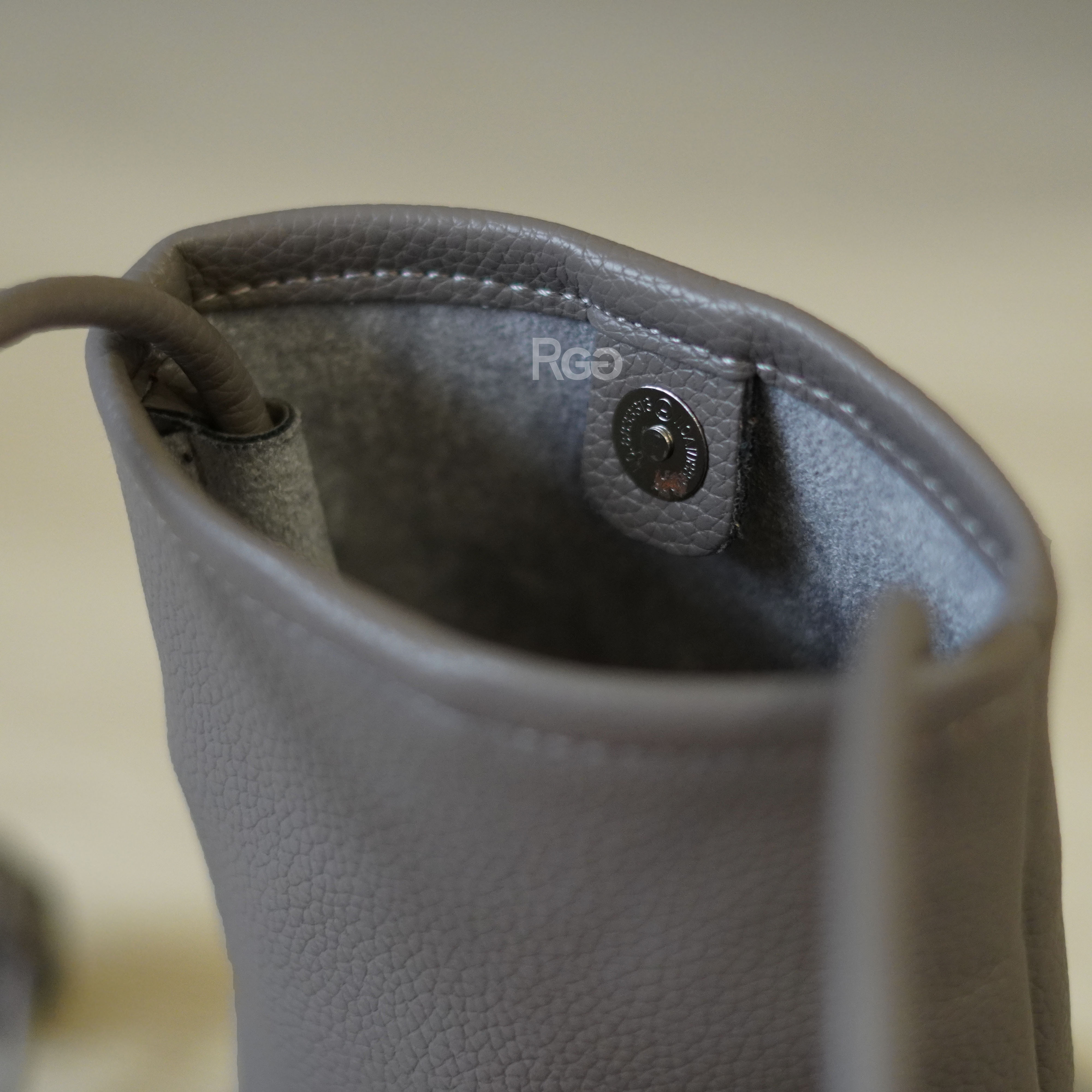 編織球側背小包內層細節照