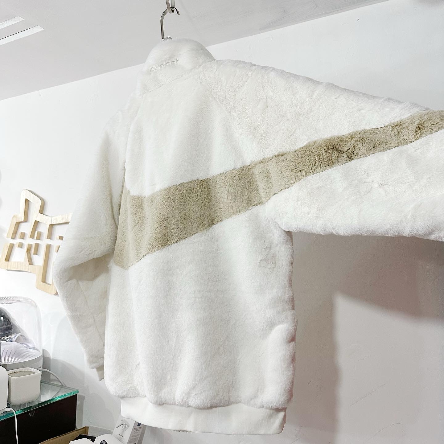 white nike fluffy jacket