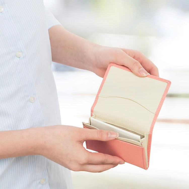 真皮十字紋簡約名片包