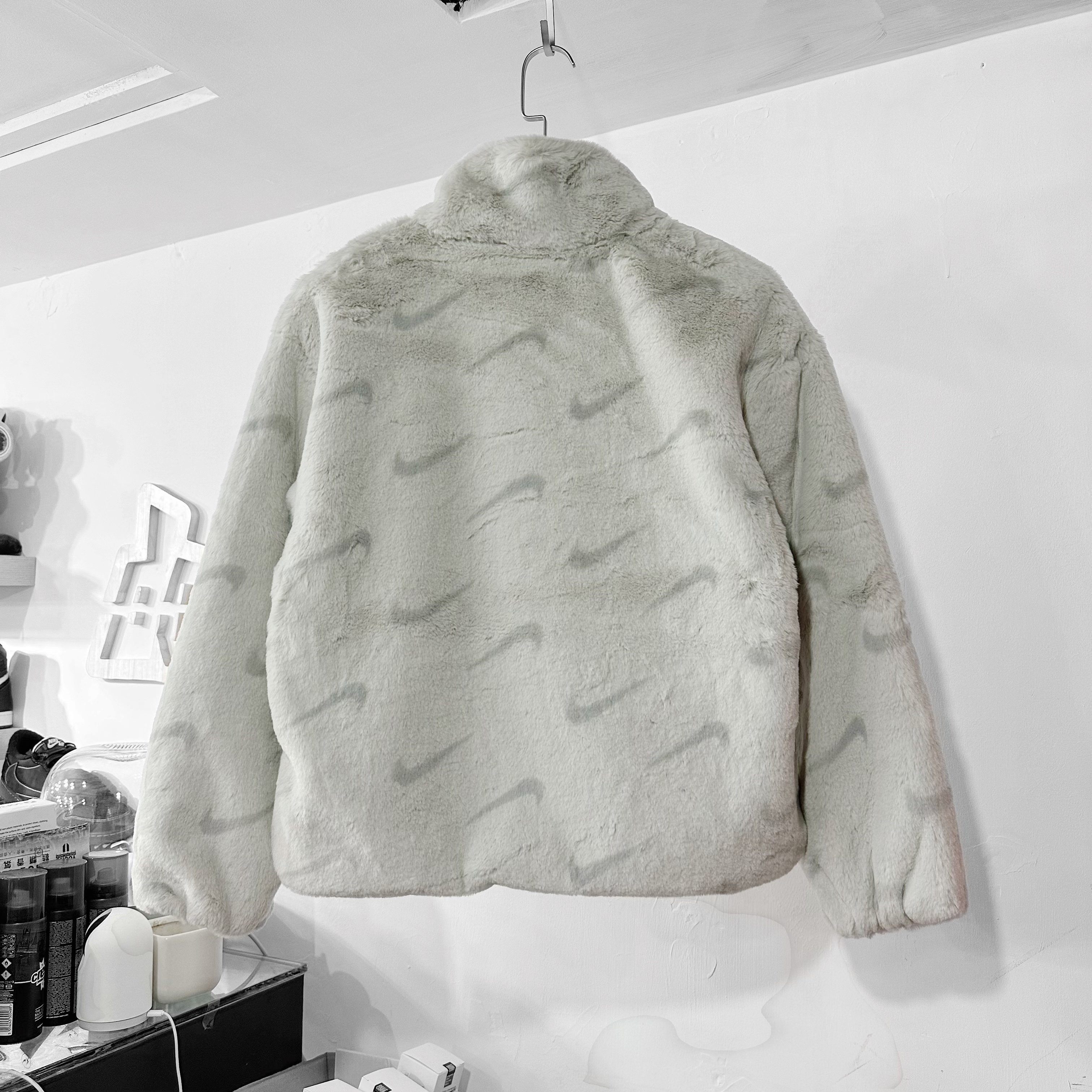 Nike Swoosh Fur Jacket Woman White Grey  淺灰色 小鉤外套