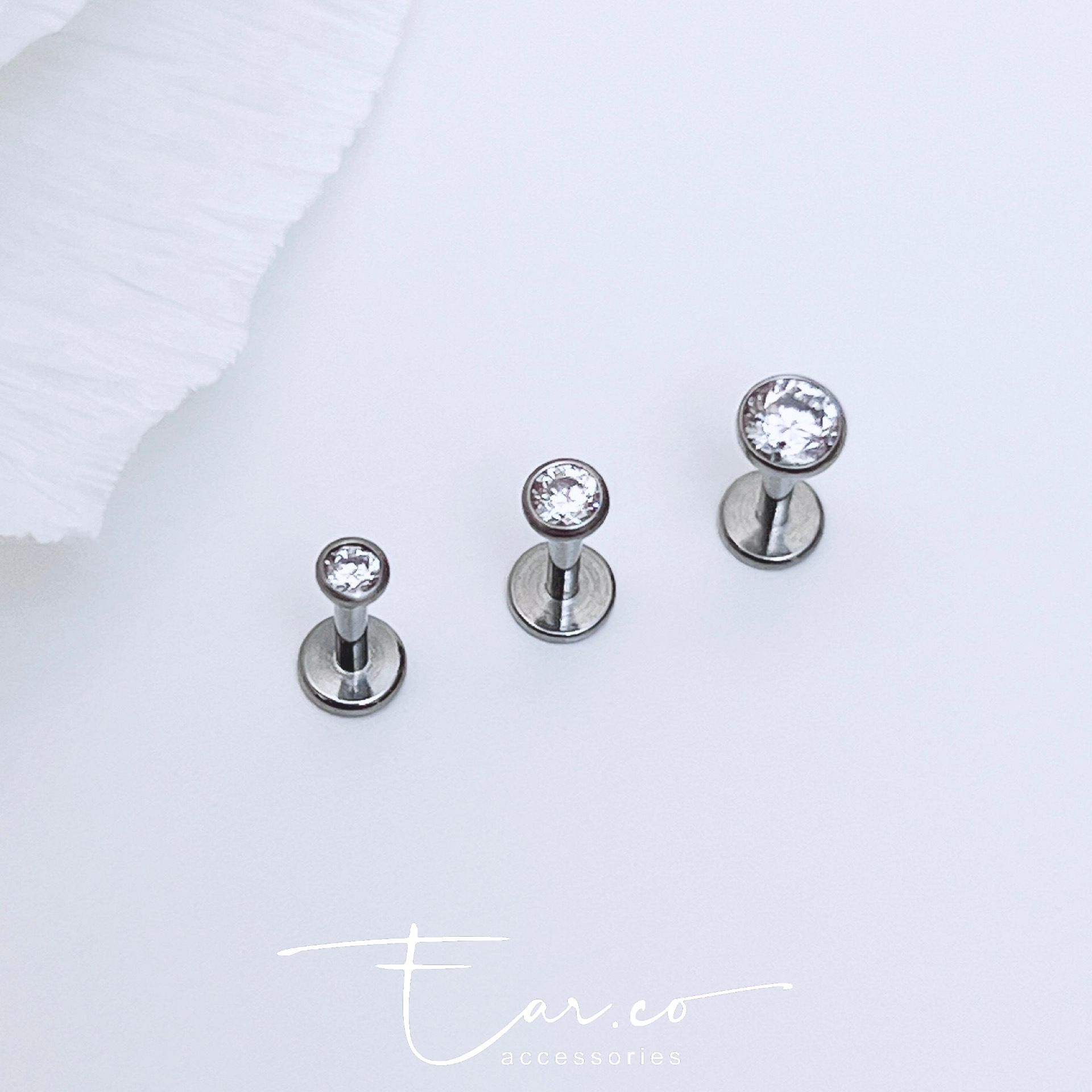 包邊White閃石平頭耳門/耳珠/耳骨釘 [G23 Titanium] [單支]