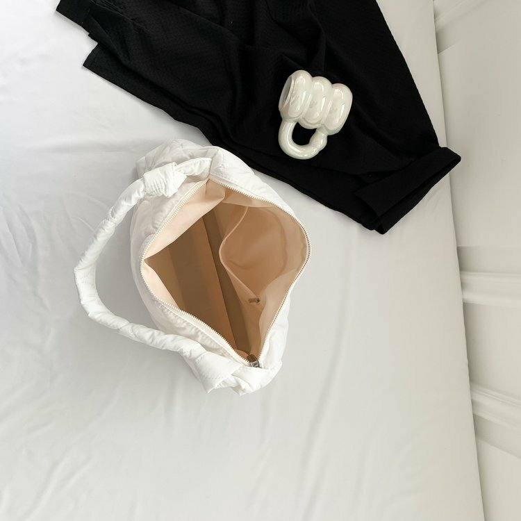 《3503》INS扭結羽絨棉大容量肩背包