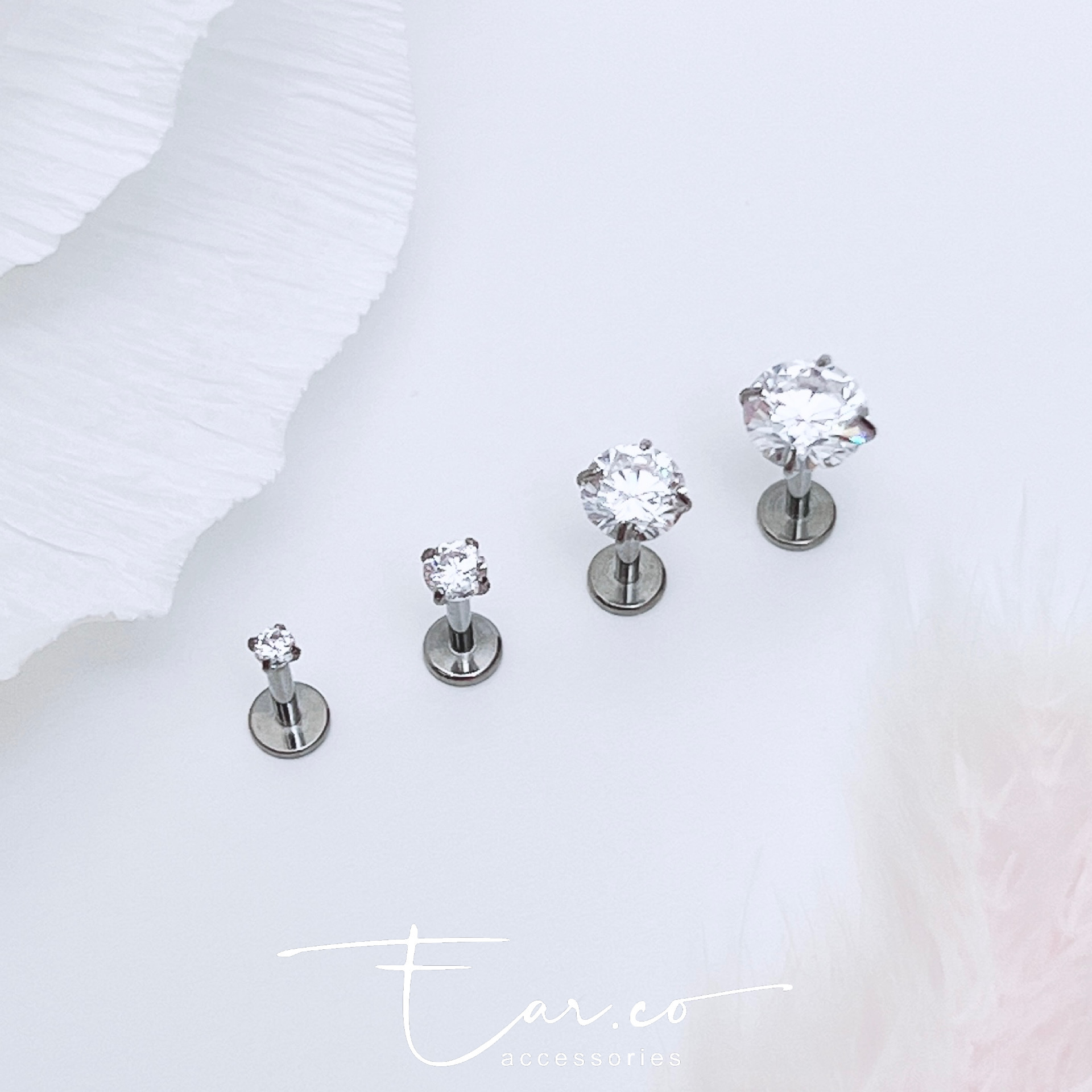 經典White四爪閃石平頭耳門/耳珠/耳骨釘 [G23 Titanium] [單支]