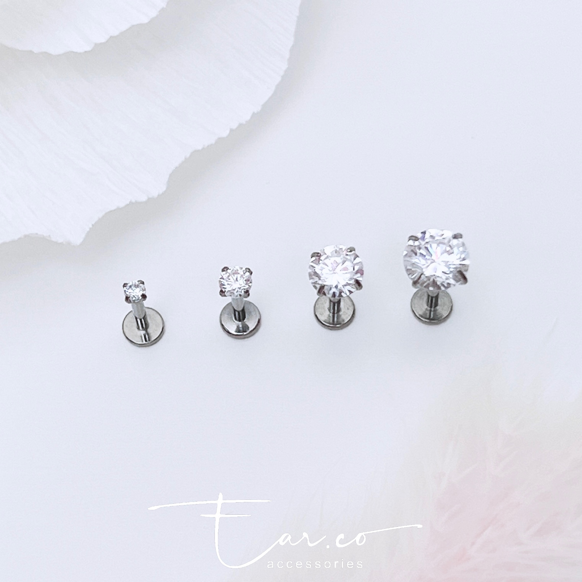 經典White四爪閃石平頭耳門/耳珠/耳骨釘 [G23 Titanium] [單支]