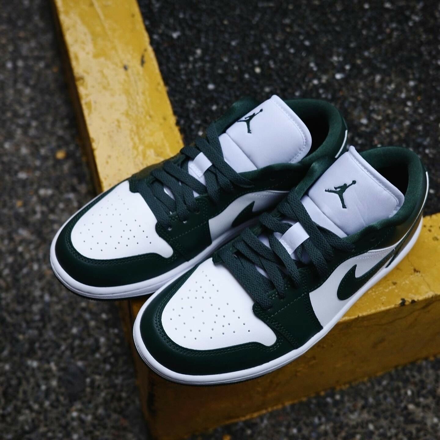 Air  jordan 1 Low "White Olive"  橄欖綠 綠白 復古籃球鞋 (DC0774-113)