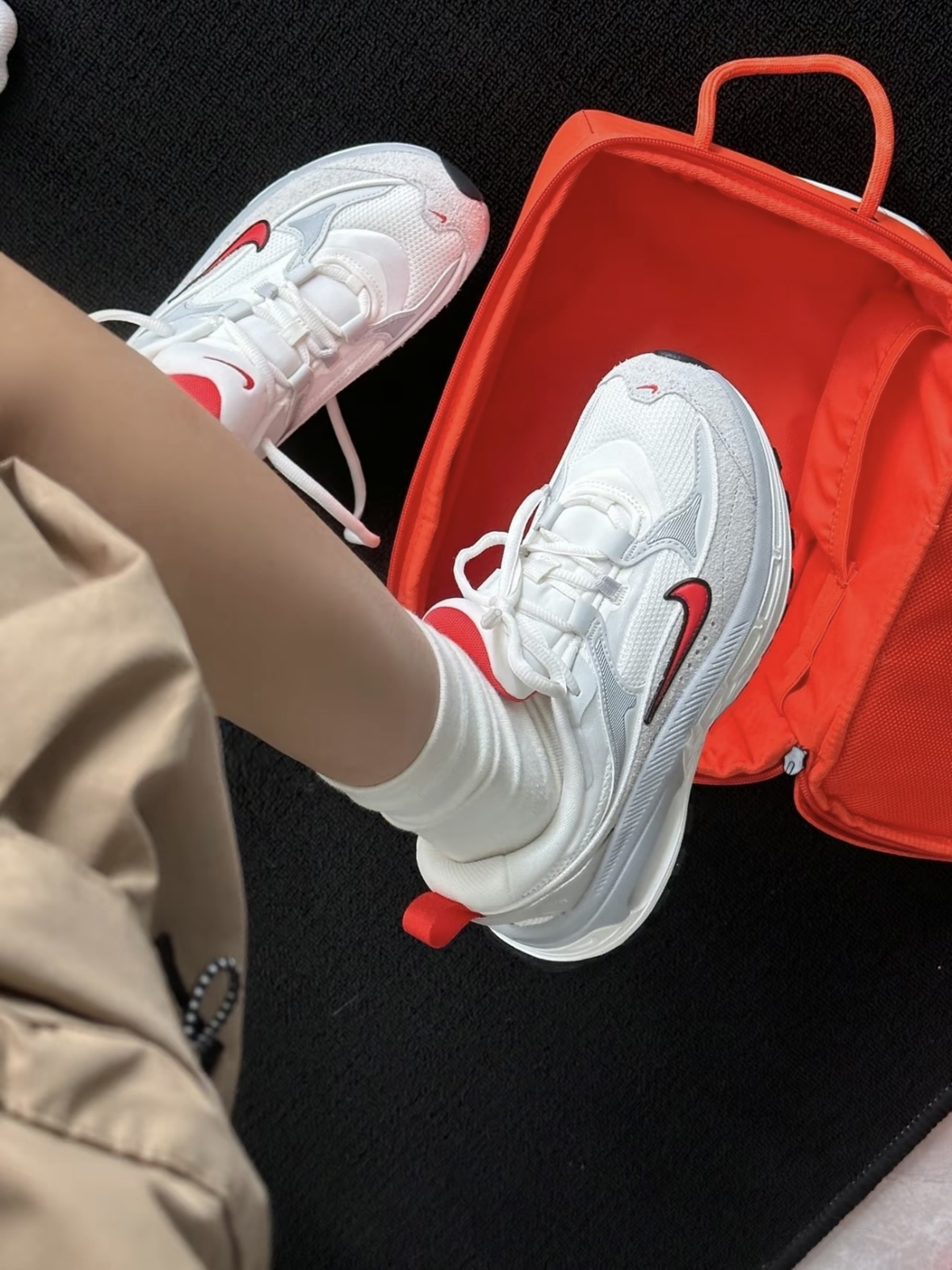 Nike Air Max Bliss 白紅麂皮灰