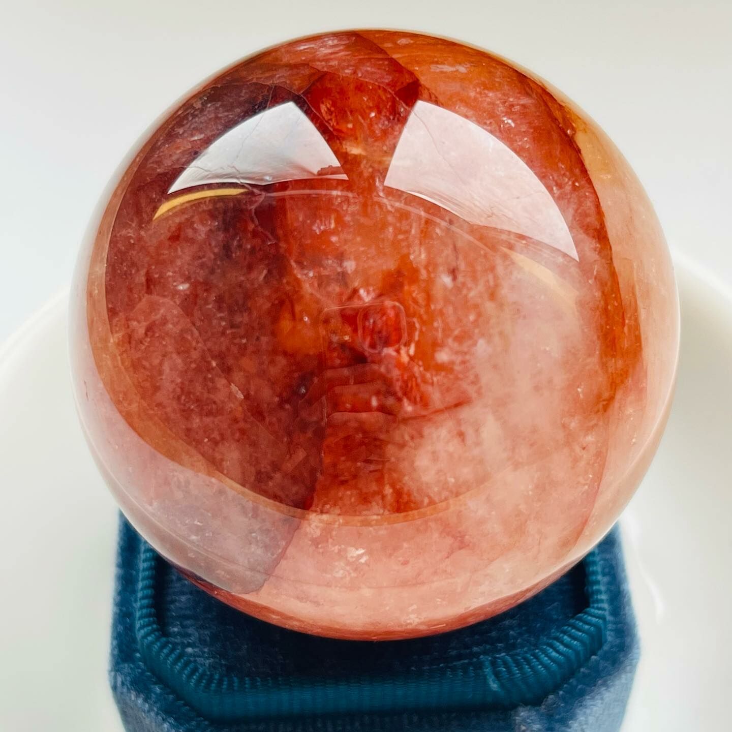 [原石] 紅膠花石英 水晶球