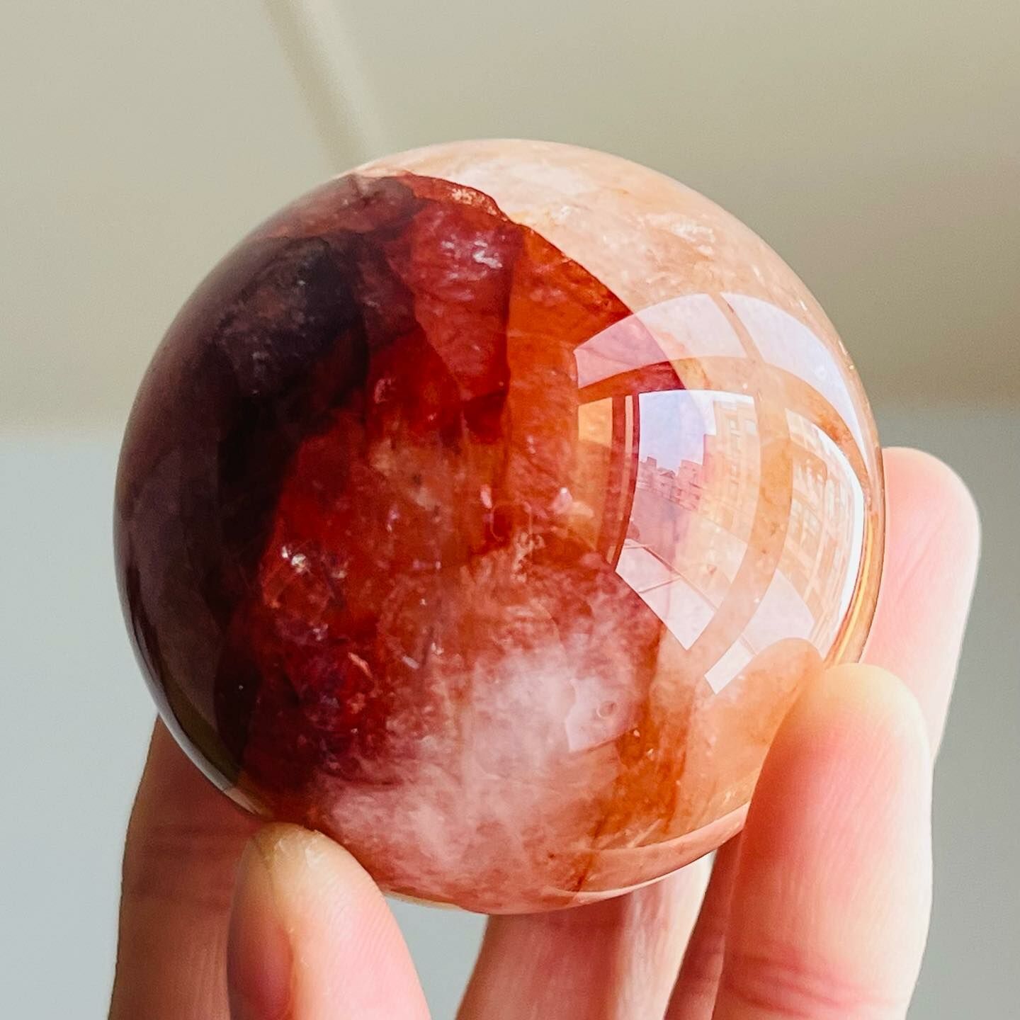 [原石] 紅膠花石英 水晶球