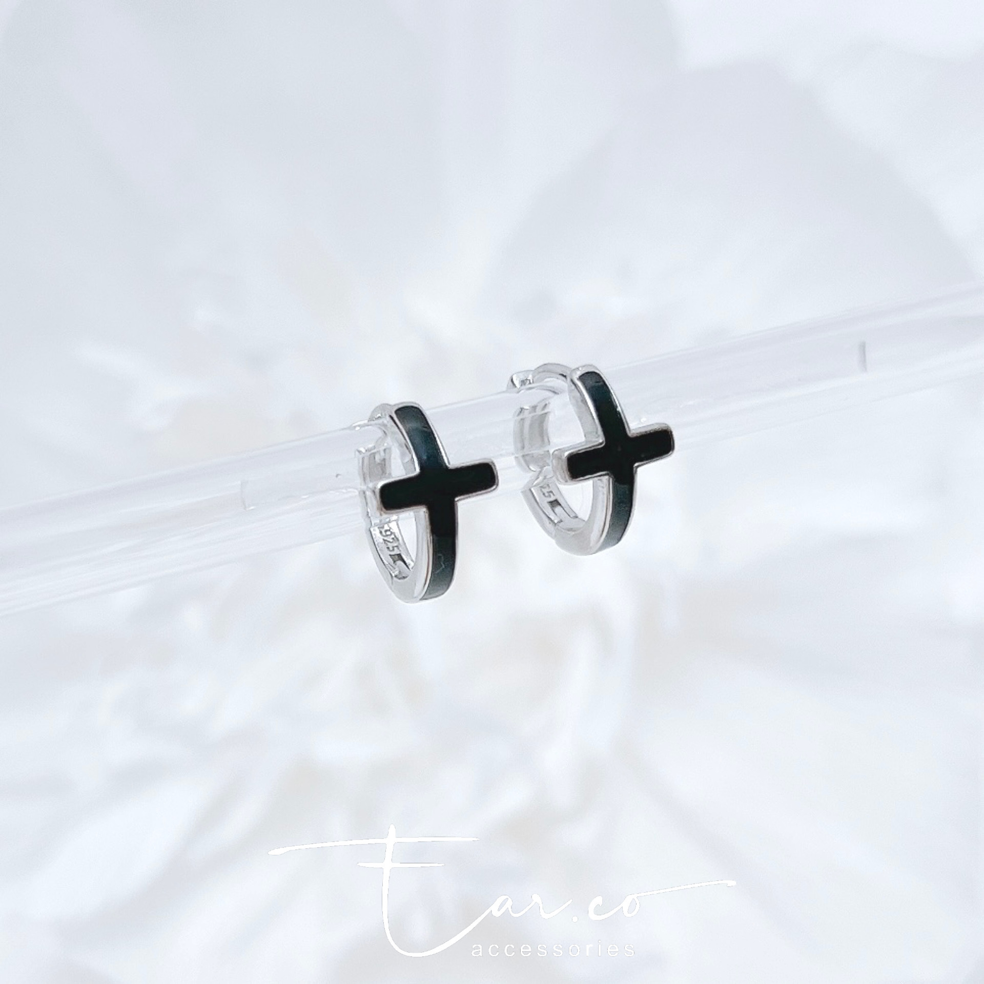 黑色烤漆十字架純銀小耳圈 [睡覺不用脫! ] #A980