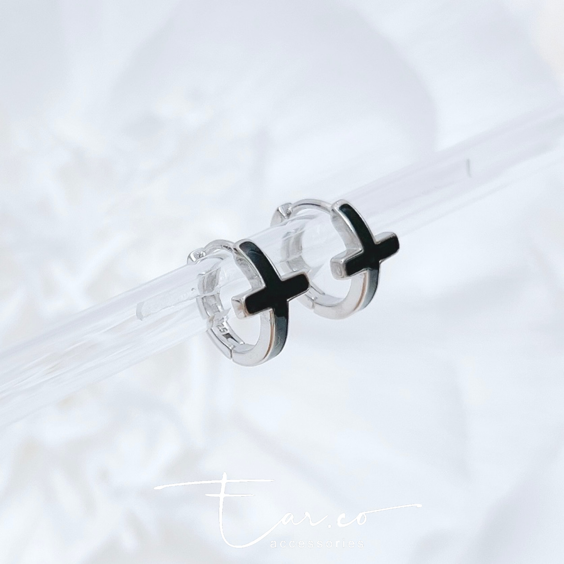 黑色烤漆十字架純銀小耳圈 [睡覺不用脫! ] #A980