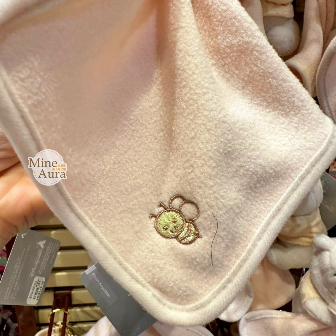 (現貨) 冬日甜心系列 奶油色 小熊維尼 Winnie the Pooh 絨毛 鑰匙圈 吊飾 -上海迪士尼商店