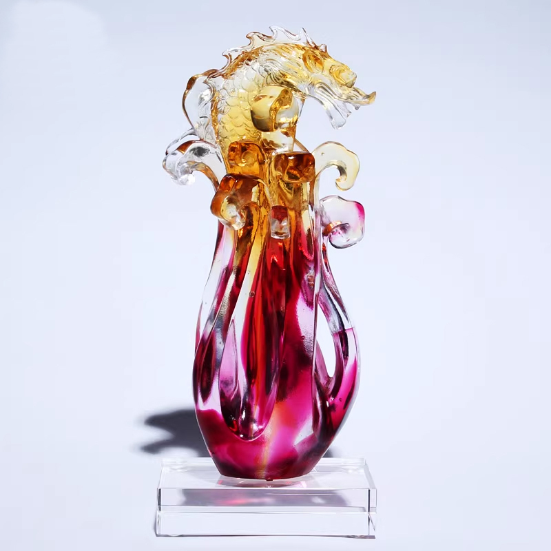 琉璃擺件獎盃｜龍躍天下象徵飛黃騰達 開業升遷辦公室風水首選