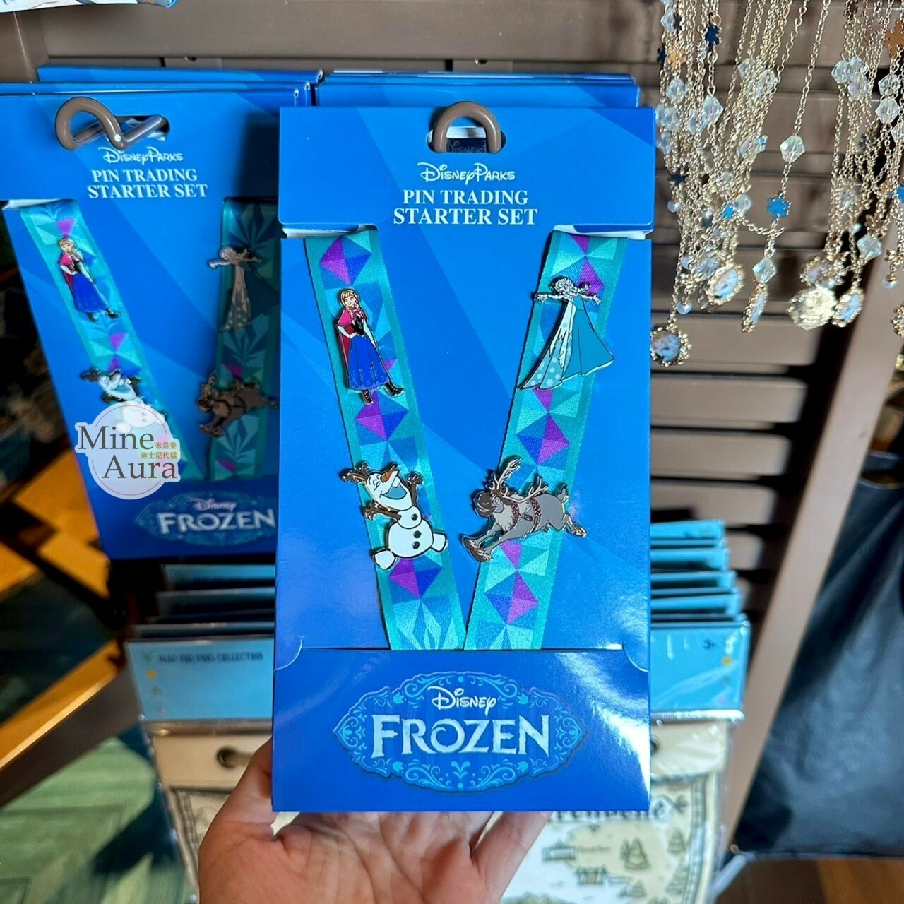 World of Frozen 限定 艾莎 Elsa 安娜Anna 新手徽章套組 掛繩 冰雪奇緣 Frozen -香港迪士尼樂園