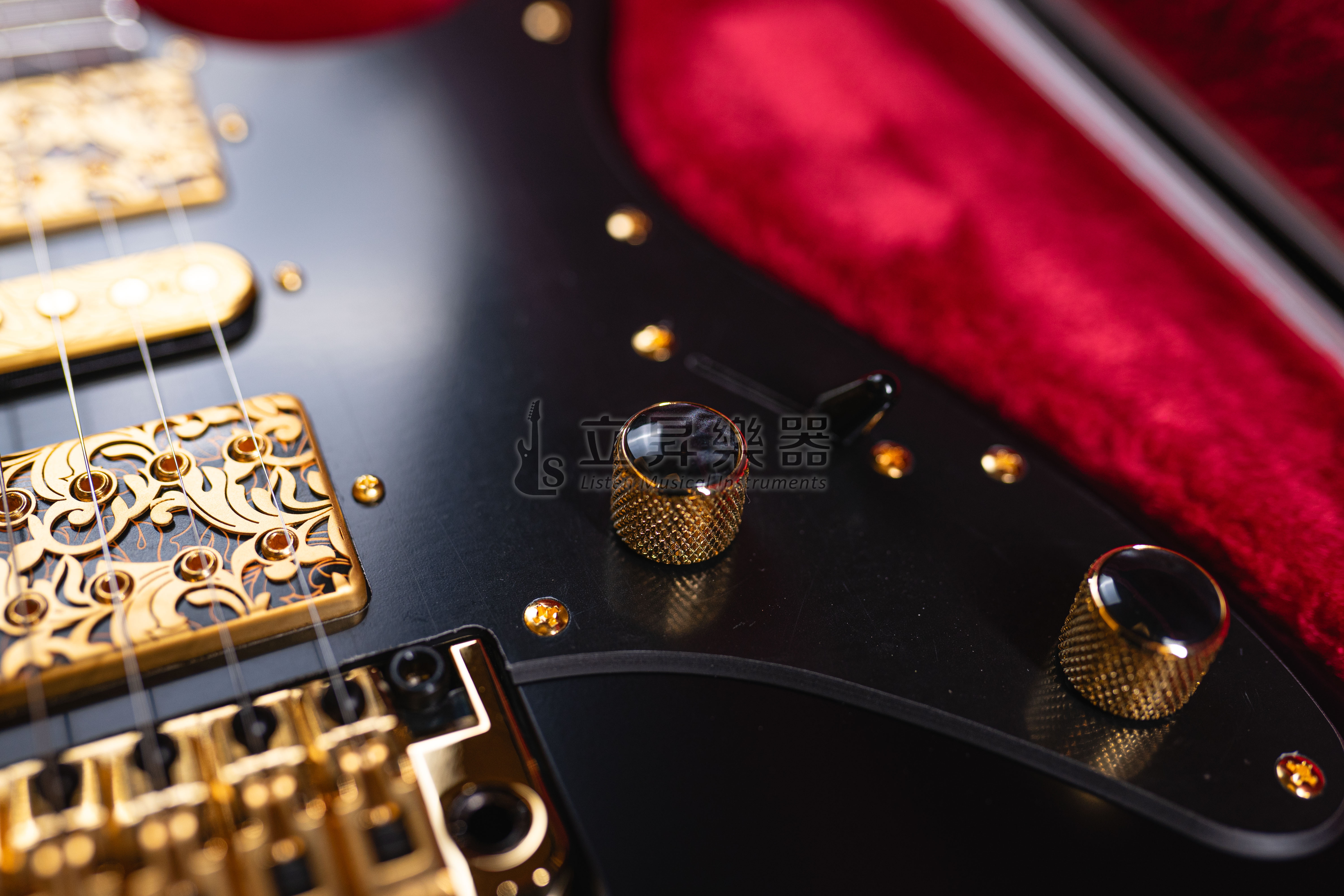 【預訂商品】Ibanez 電吉他 PIA3761 XB 黑金色 Steve Vai 簽名琴 日廠 大搖座 附原廠硬盒 第 4 張圖片｜三峽吉他 / Bass