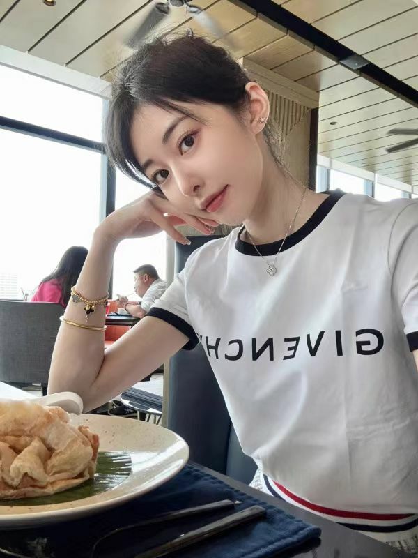 Givenchy   新款白色黑字母短袖Tee -T