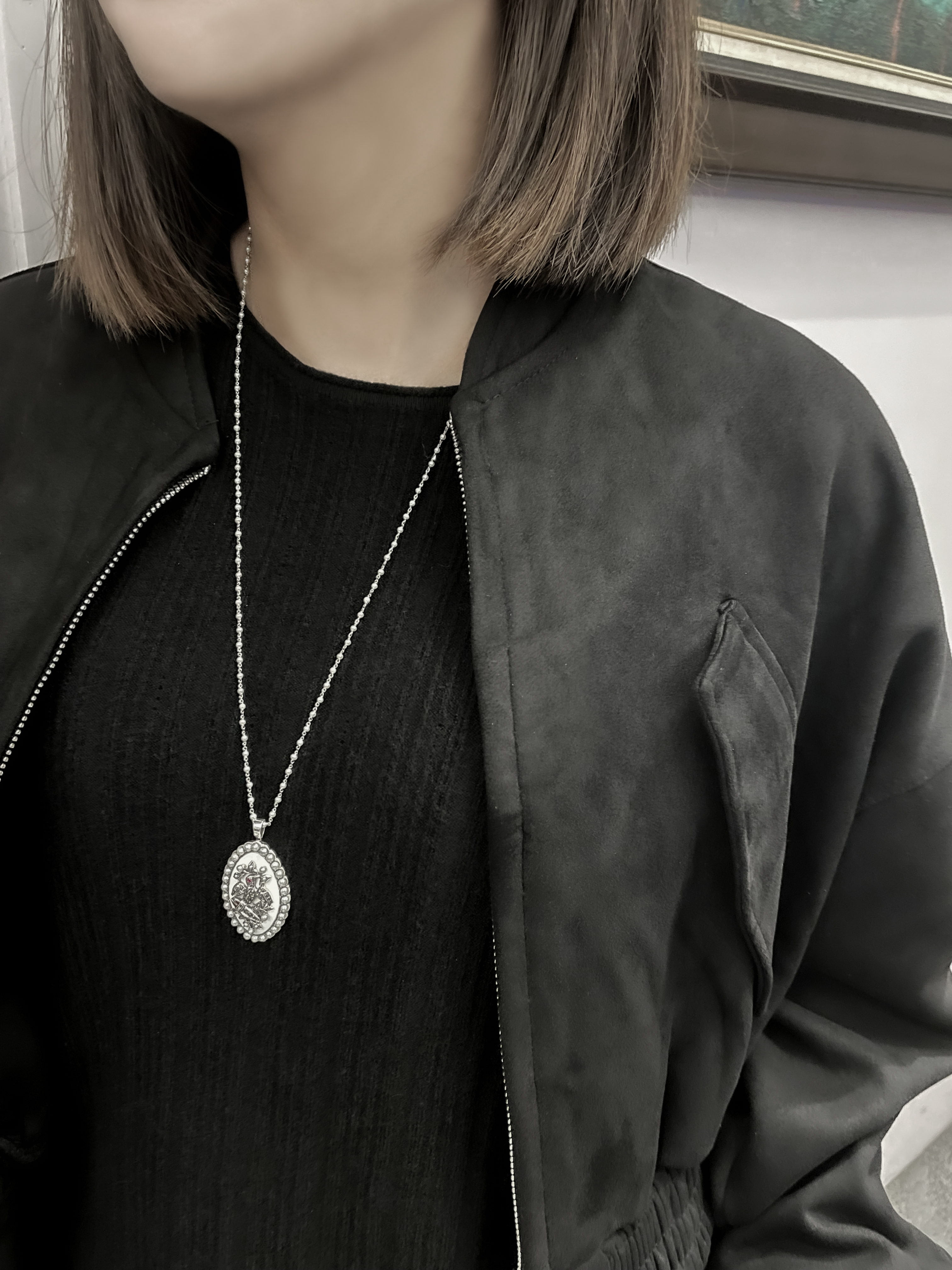 白色琺瑯雕刻墜子