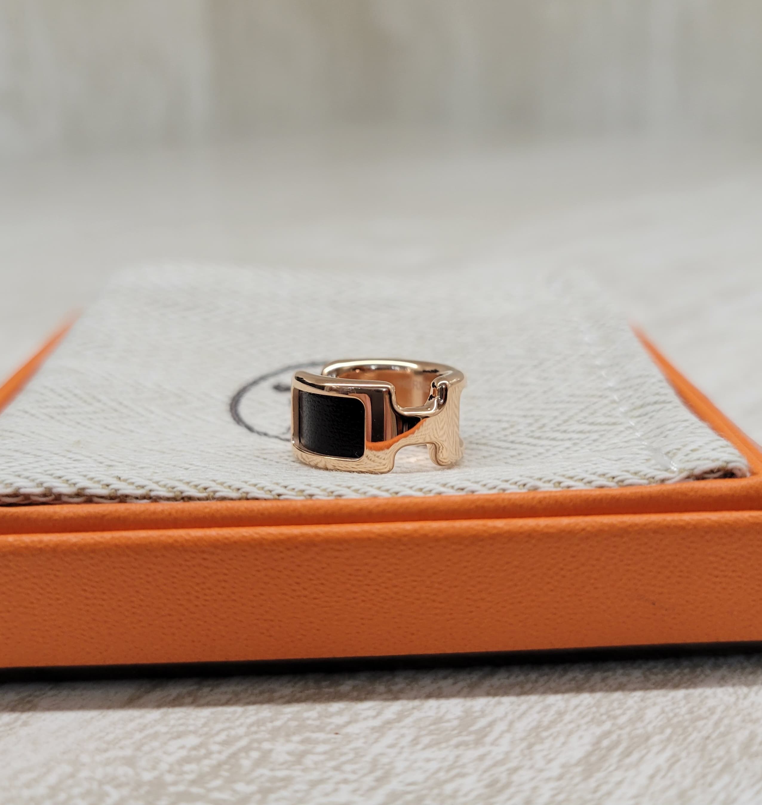 Hermes  OLYMPE ear cuff noir fo (volupto)