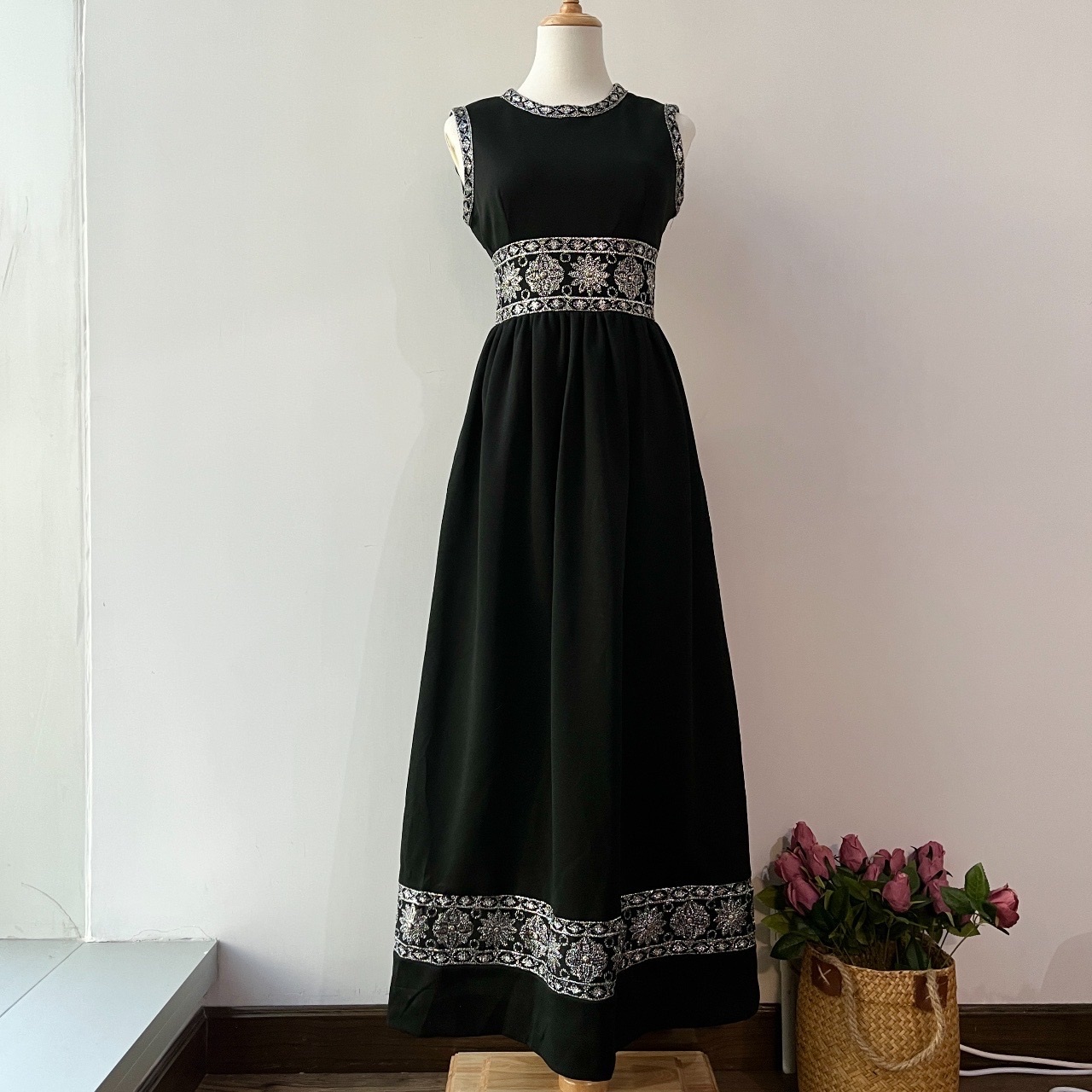 1960s Vicky Vaughn 銀色刺繡背心連身裙