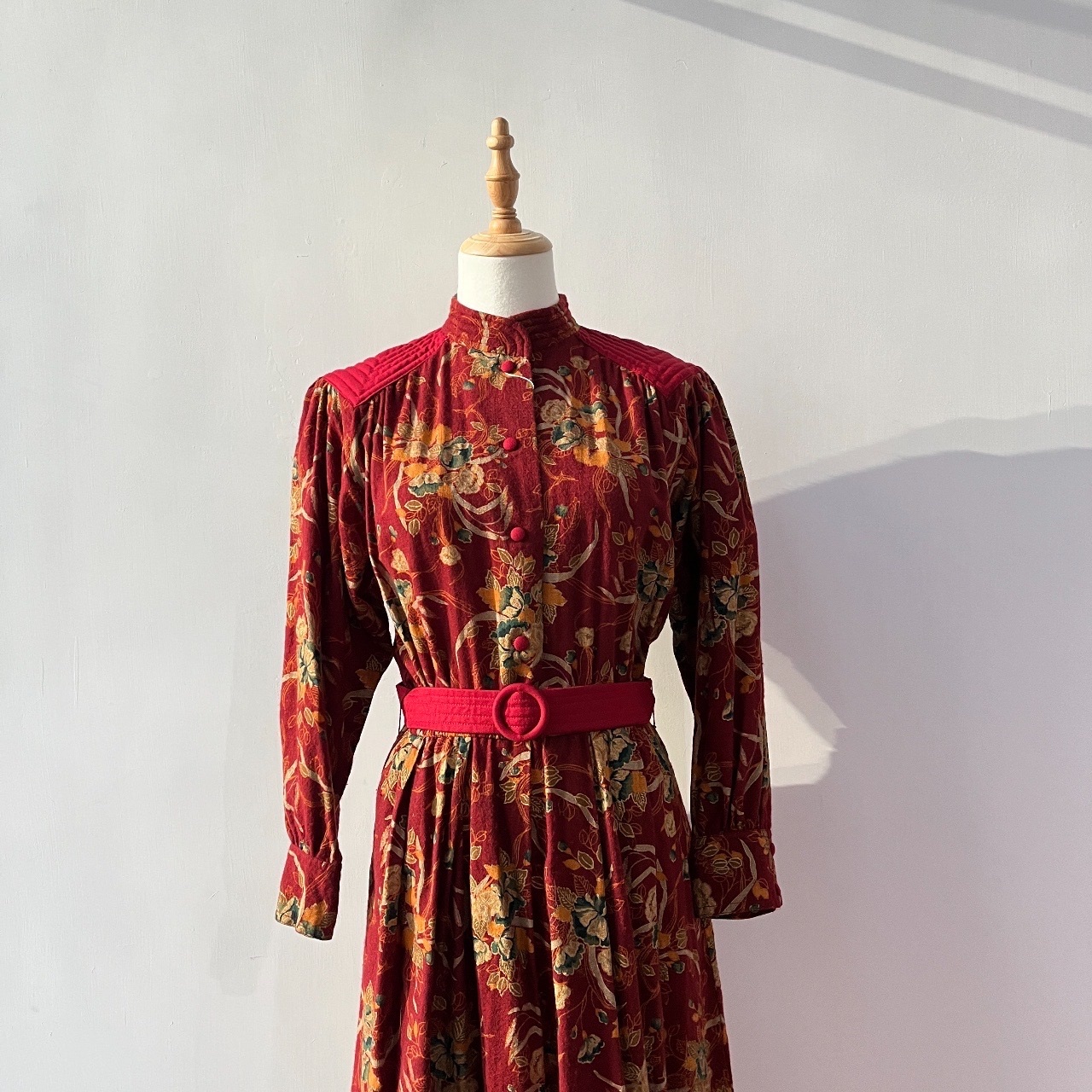 華麗感暗紅色金線大花連身裙