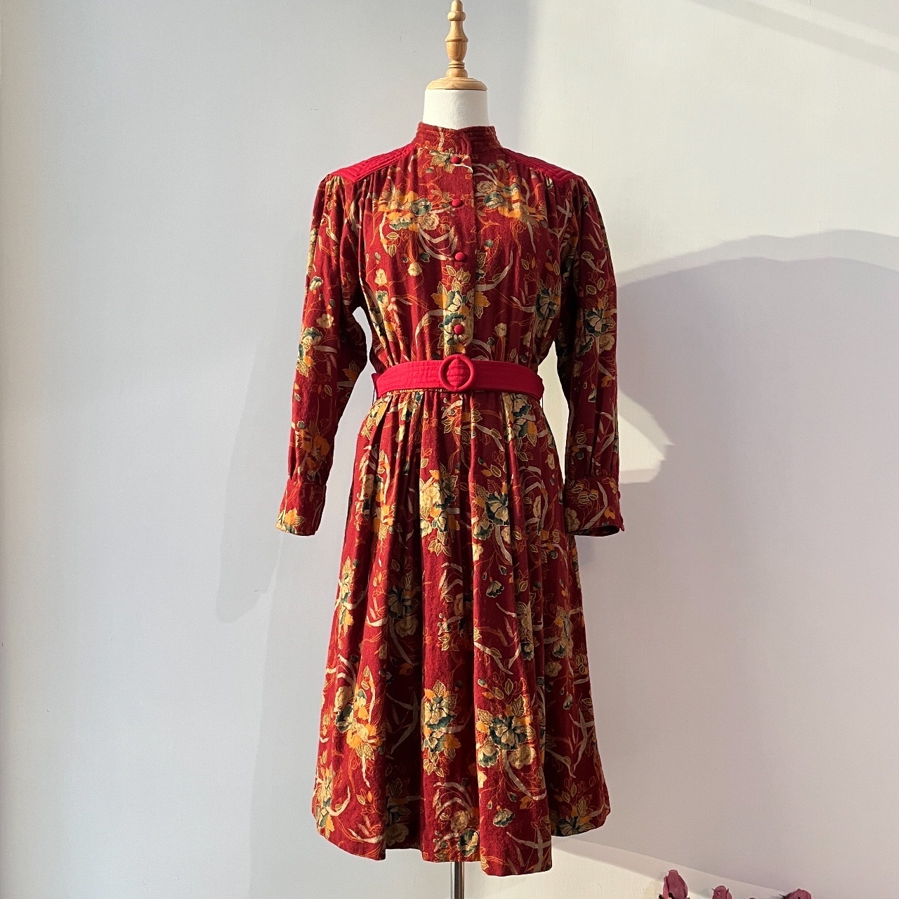 華麗感暗紅色金線大花連身裙